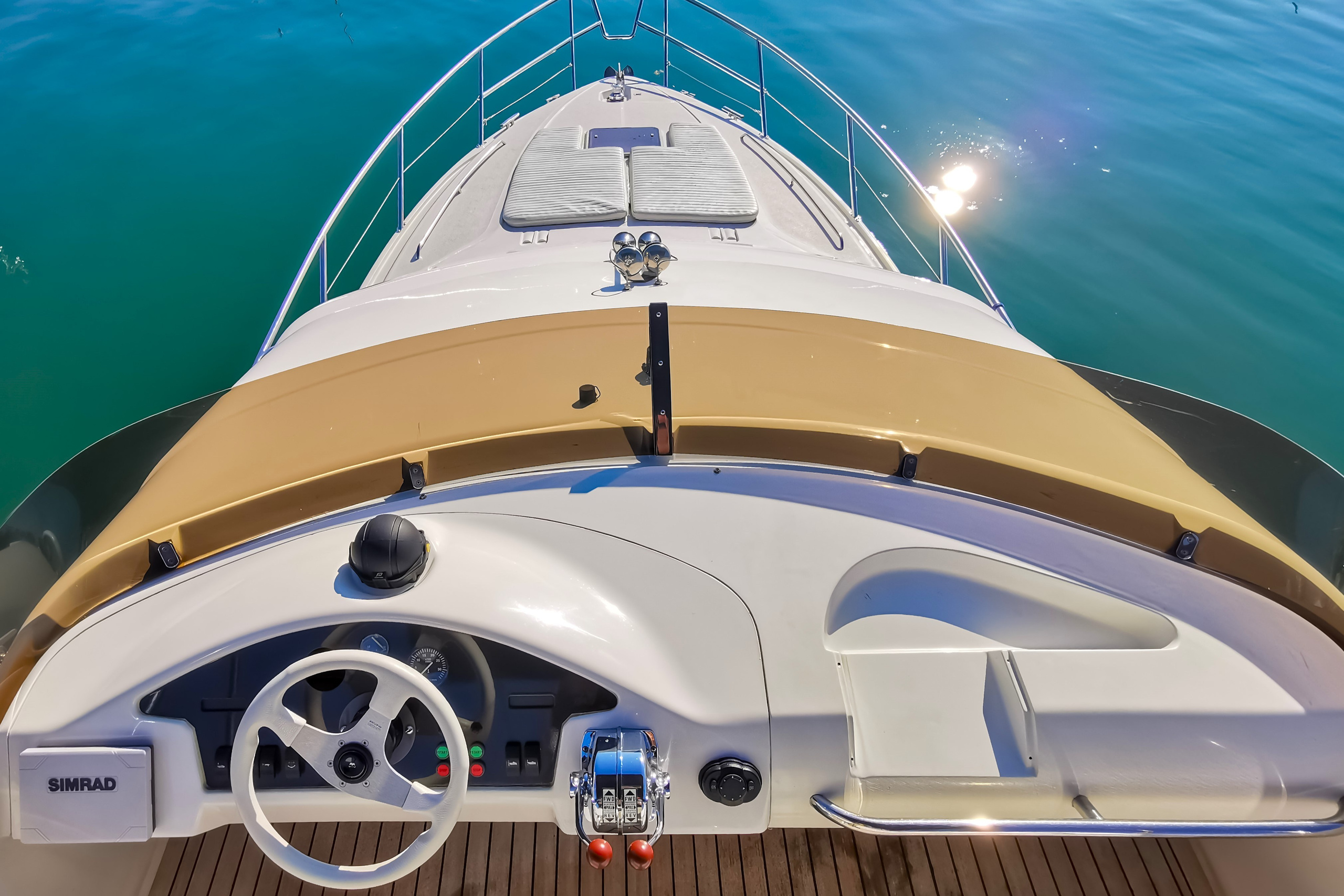 Яхта Уно Аренда Яхты в Сочи Яхтанаморе YACHTNAMORE YACHTANAMORE