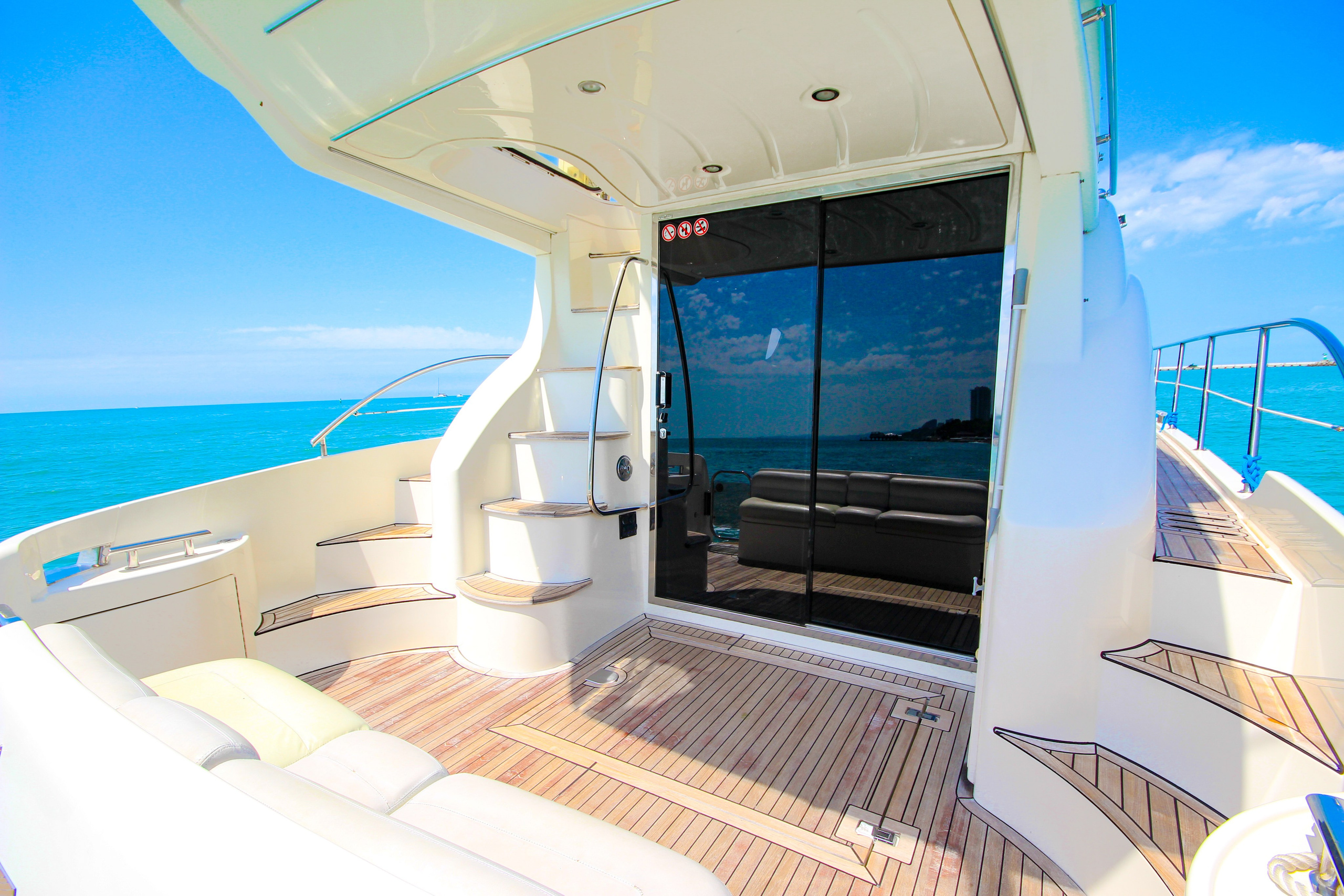 Яхта Санторини Аренда Яхты в Сочи Яхтанаморе YACHTNAMORE YACHTANAMORE