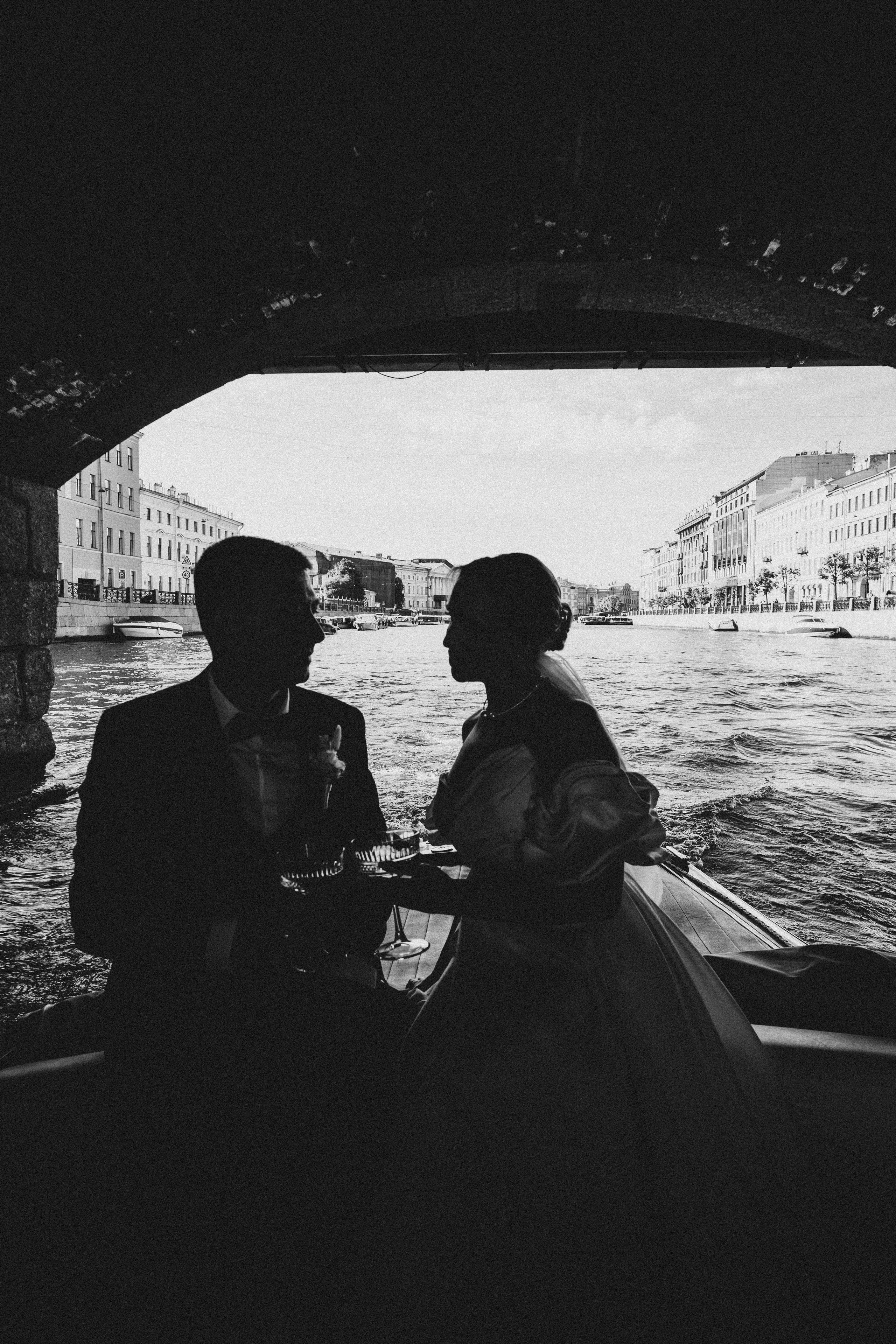 СВАДЕНБНАЯ СЬЕМКА НА КАТЕРЕ ПО КАНАЛАМ САНКТ-ПЕТЕРБУРГА И В АКВАТОРИИ НЕВЫ. Профессиональный фотограф, Санкт-Петербург — Виктория Богомолова