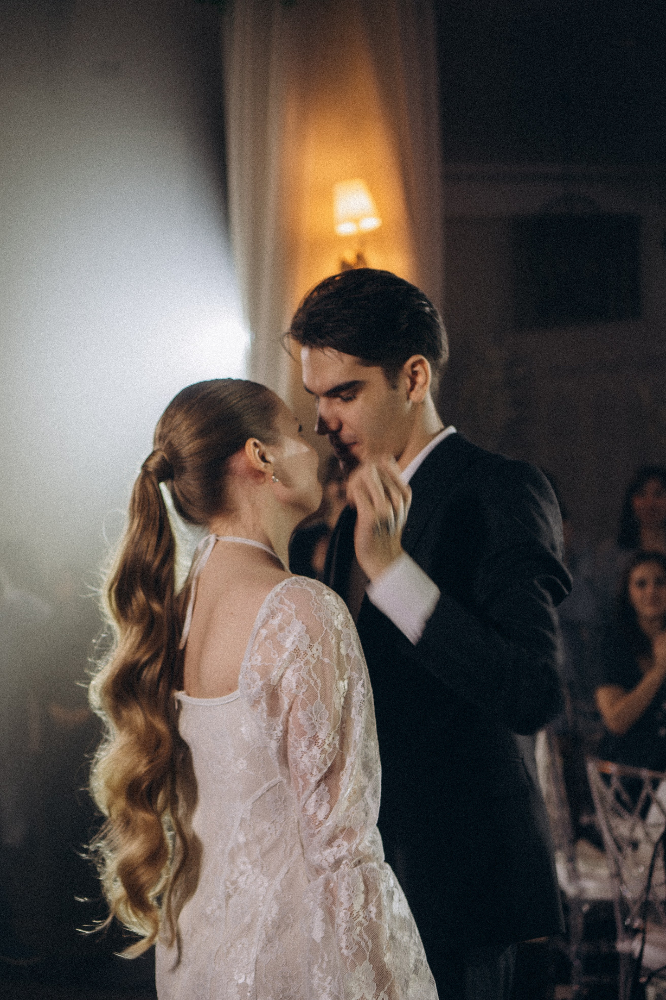 СВАДЕБНАЯ СЬЕМКА СБОРОВ В ОТЕЛЕ И ВЫЕЗД НА ЦЕРЕМОНИЮ (СНЯТО В СИБИРЕ В НИЖНЕВАРТОВСКЕ). Профессиональный фотограф, Санкт-Петербург — Виктория Богомолова