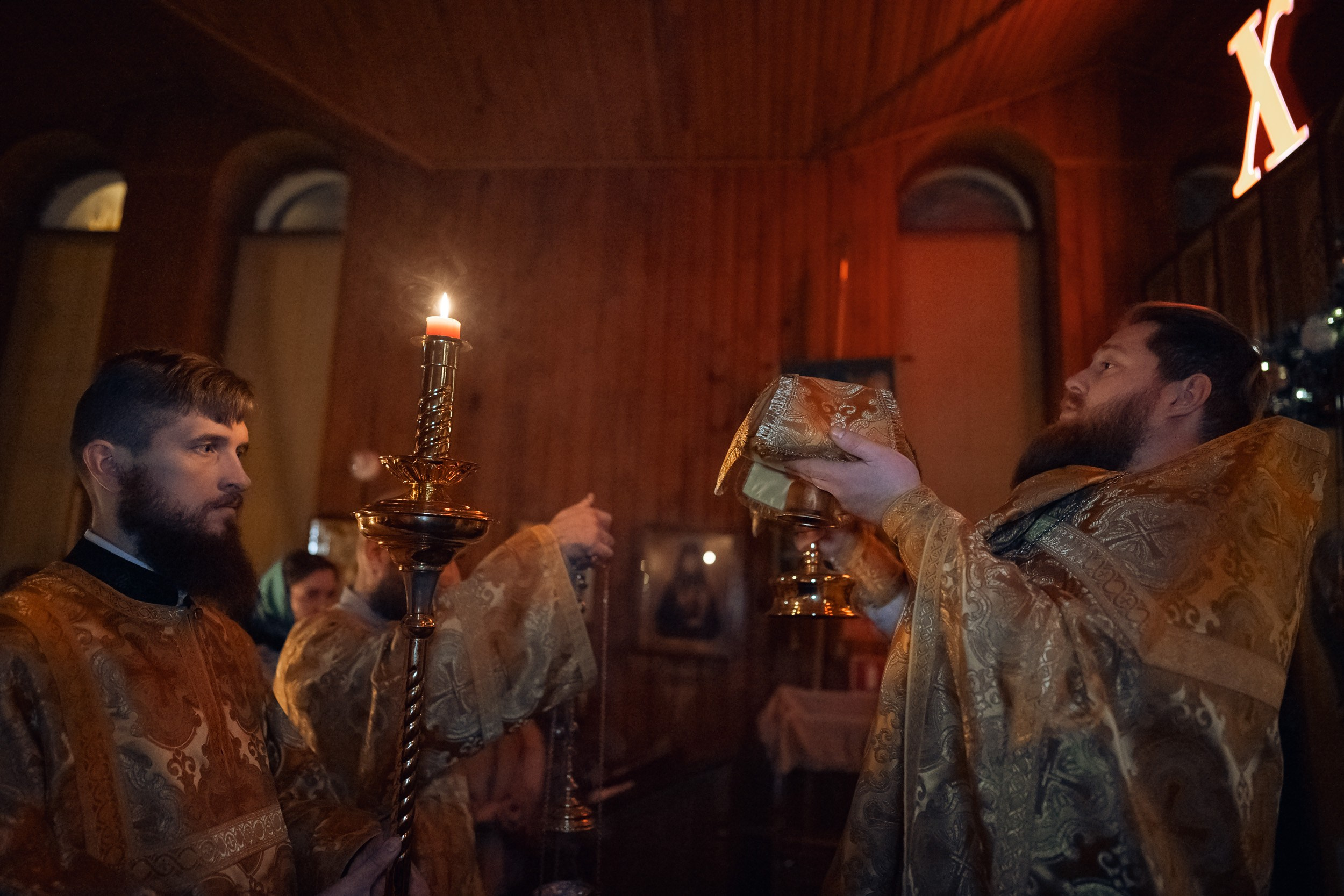 Ночная Божественная Литургия в день памяти Свт.Спиридона Тримифунтского, Севастополь. Церковный фотограф Севастополь