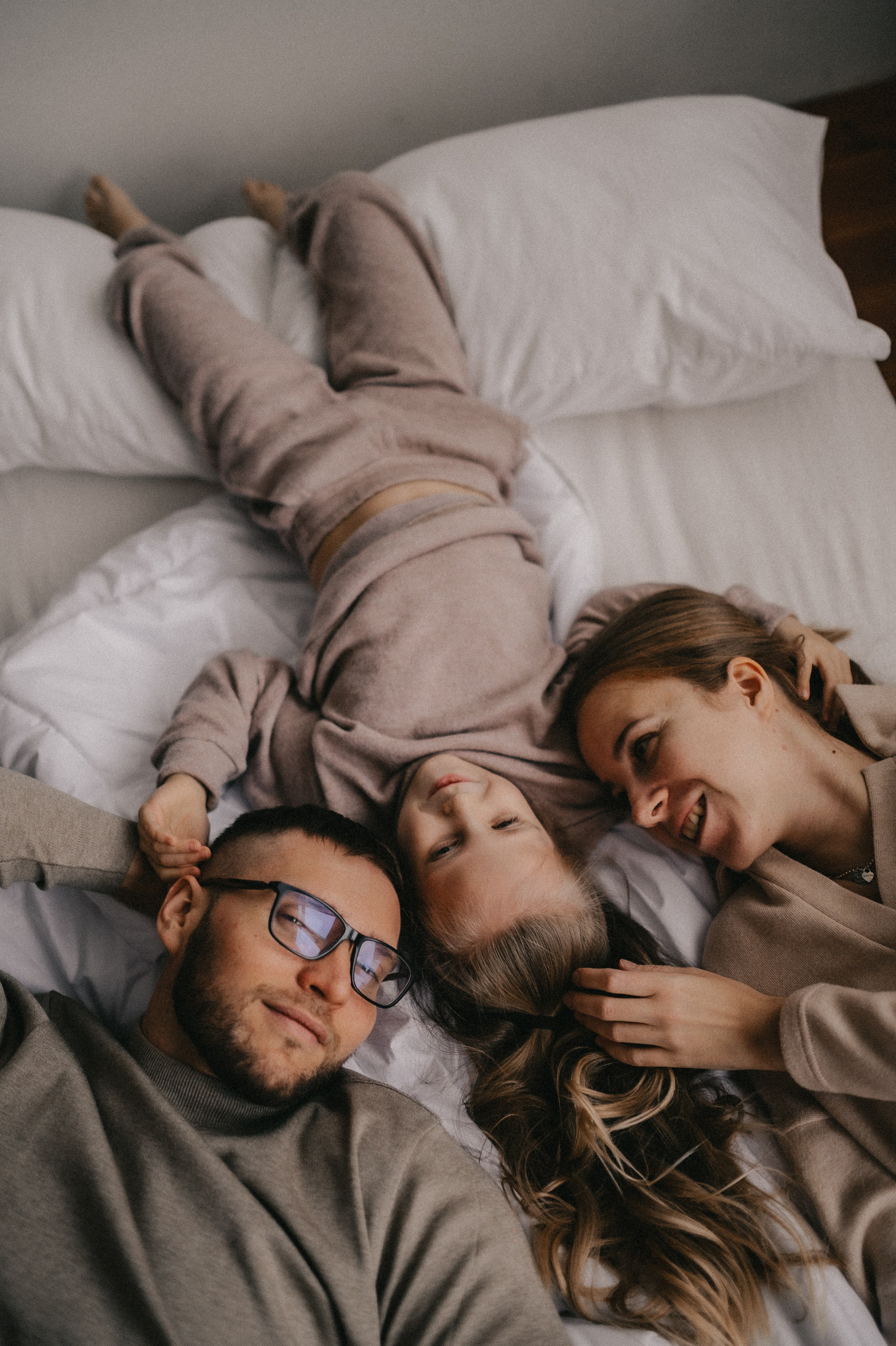 Коля, Таня и Мира в студии Каприфоль. Семейный и свадебный lifestyle-фотограф в Москве Мария Петрова