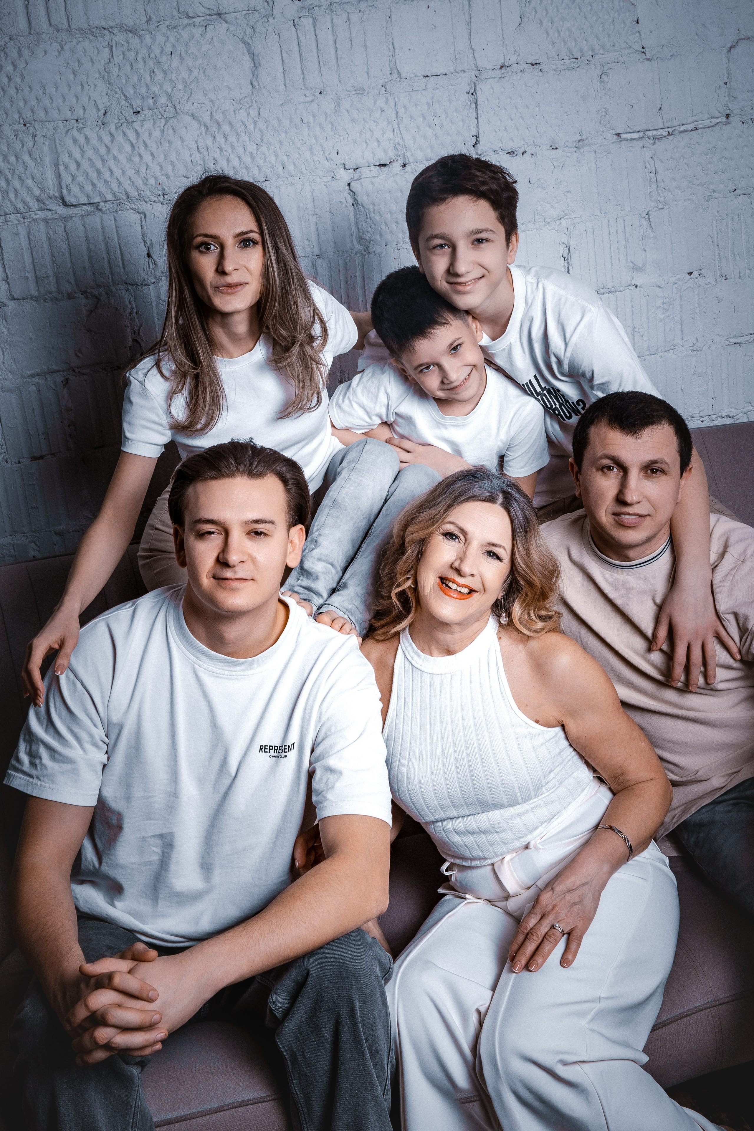 Семейная фотосессия в студии Галины и ее родных. Контент фотограф для экспертов в соцсетях Алена Собора Москва