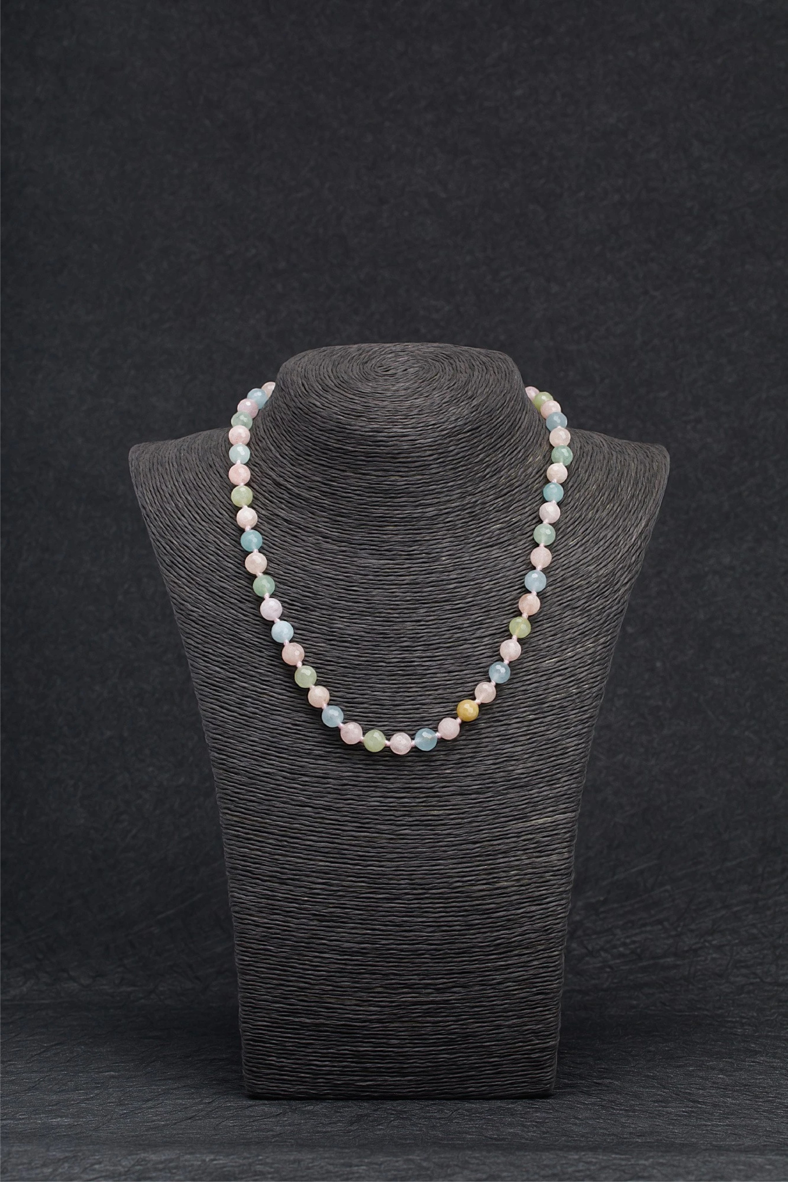 Ювелирные изделия. Видеосъемка и фотосъемка свадеб. Фотограф и оператор на свадьбу. Видеосъемка подкастов, собственная видео-фотостудии. Предметная фотосъемка