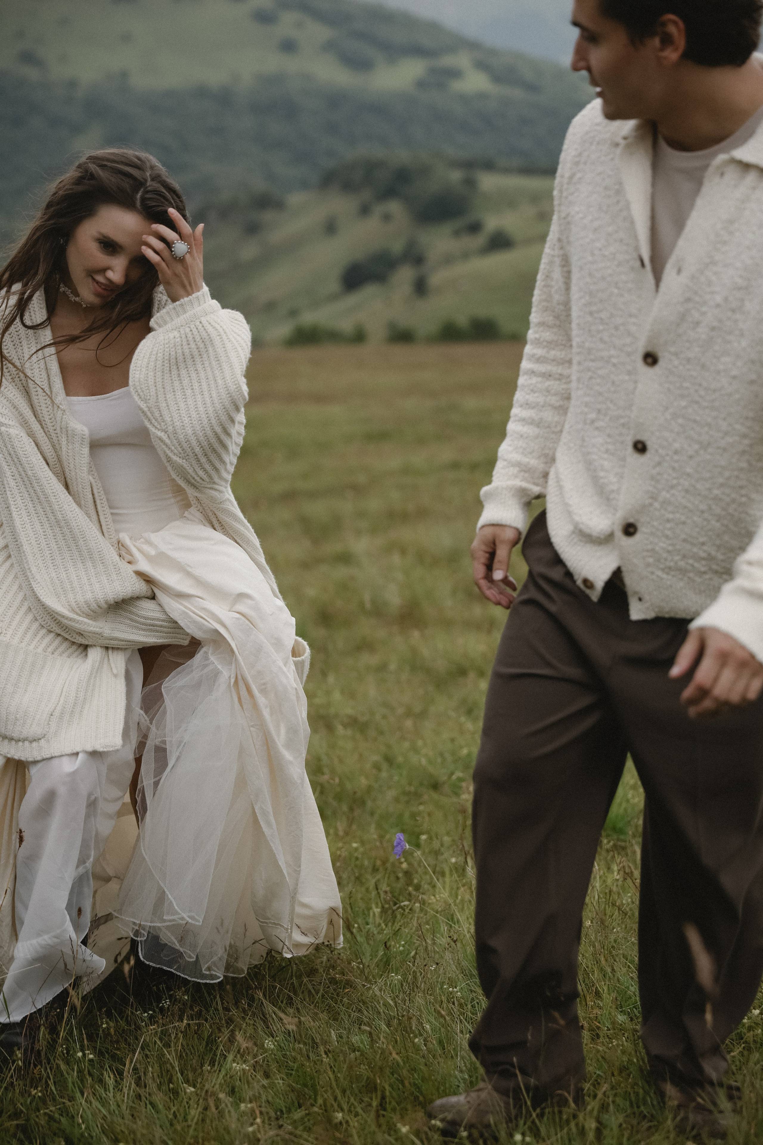 Утро невесты в глэмпинге свадебная фотосессия на Джилы-Су Приэльбрусье. Свадебный, репортажный и портретный фотограф Сочи, Краснодар. Александра Зайцева