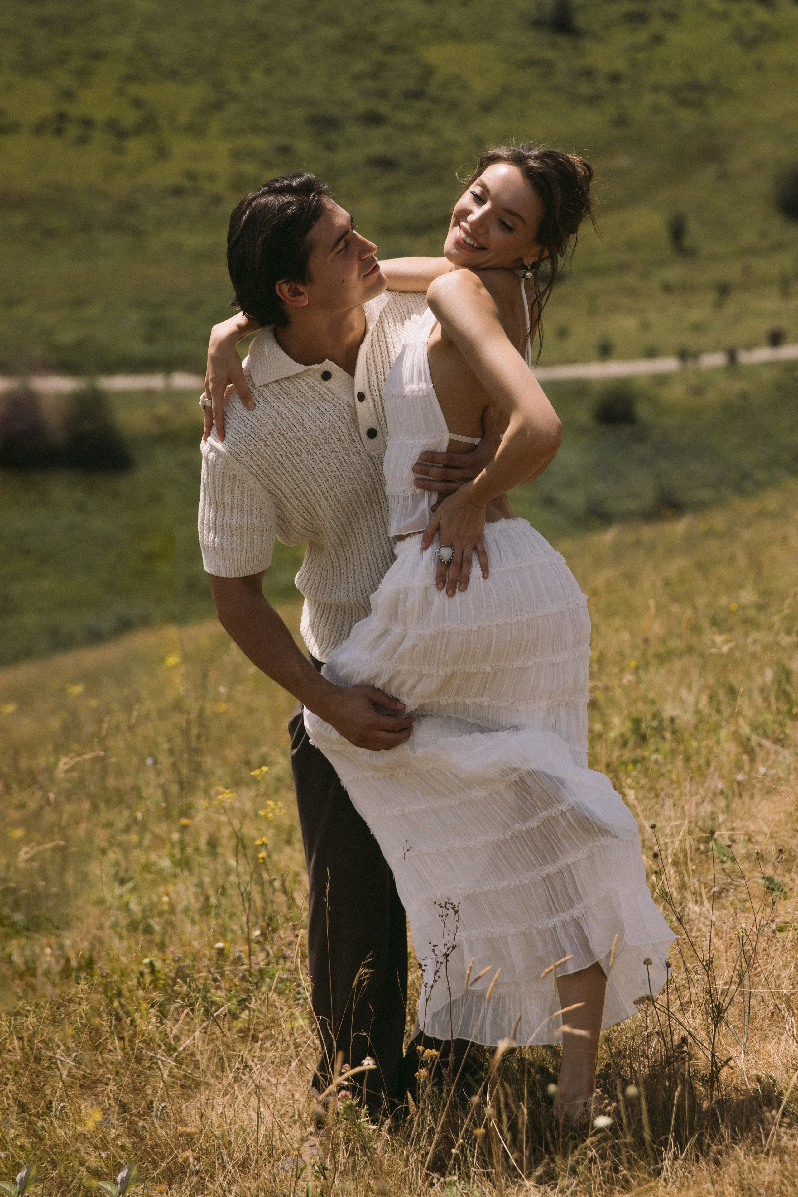 Утро невесты в глэмпинге свадебная фотосессия на Джилы-Су Приэльбрусье. Свадебный, репортажный и портретный фотограф Сочи, Краснодар. Александра Зайцева