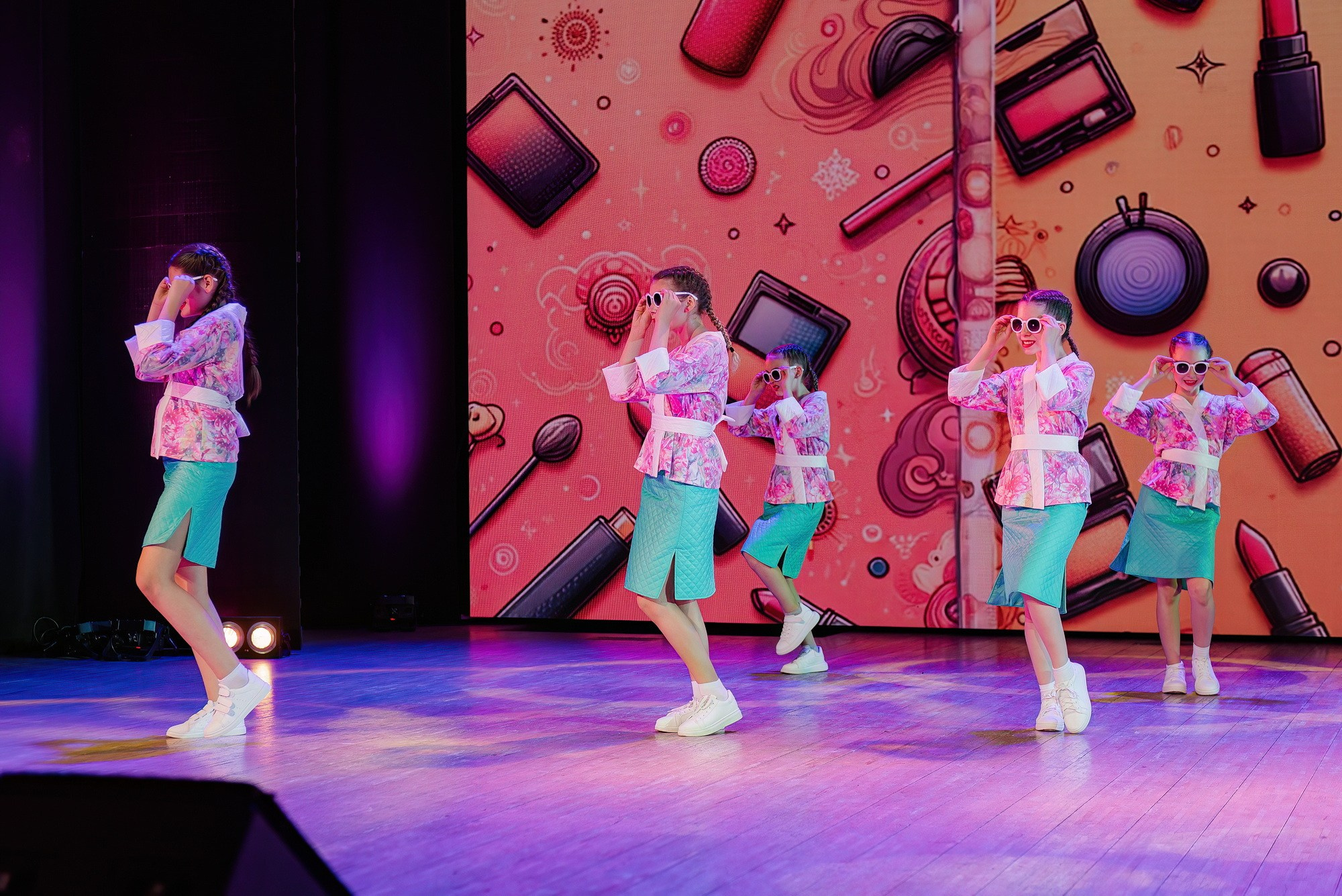 Отчетный концерт Образцового коллектива Алтая театра эстрадной песни «Созвездие». Свадебный и репортажный фотограф Никита Сницарев в Барнауле