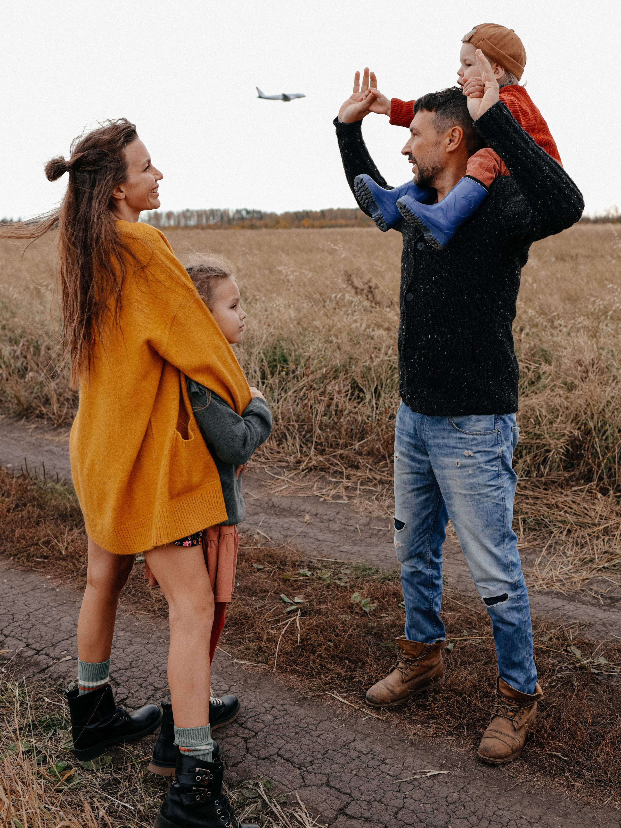 Семья Власовых и ретро авто. Семейный и детский фотограф в  г. Екатеринбурге Холодова Юлия