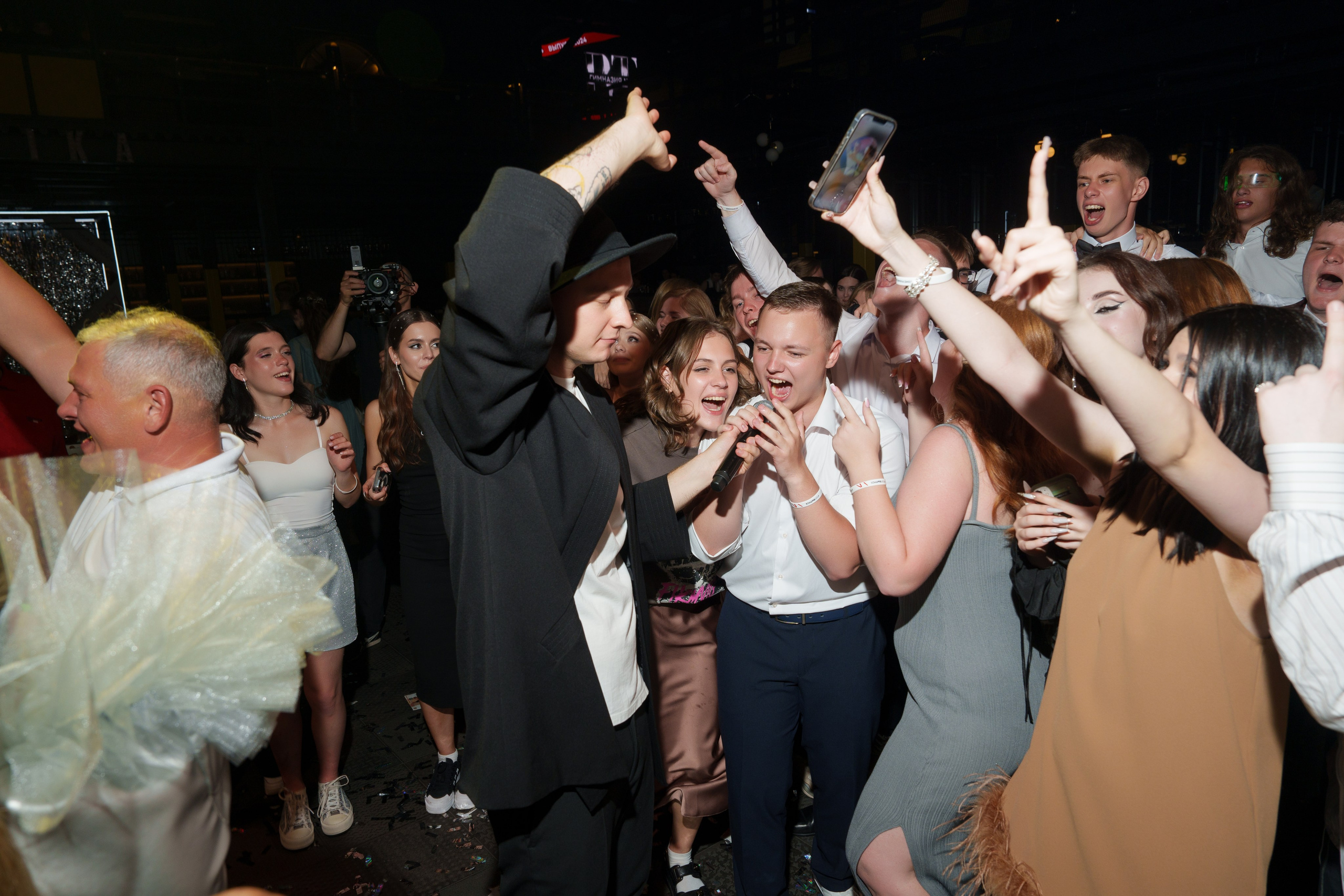 Выпускной Гимназия 7. Свадебный и репортажный фотограф Элина Козырьянова