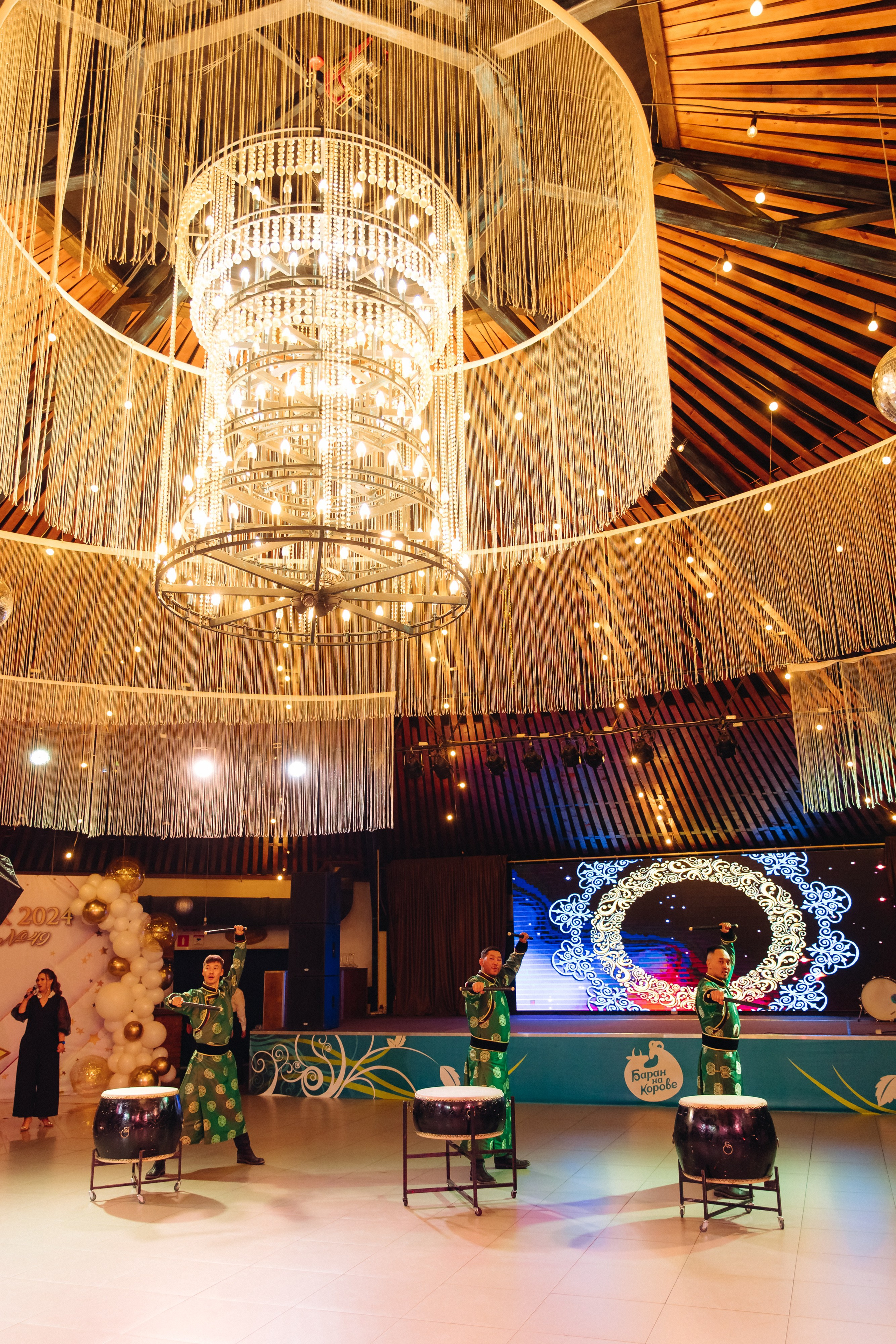 Выпускной вечер. 49 школа. Баран на корове. Свадебный и семейный фотограф в Улан-Удэ