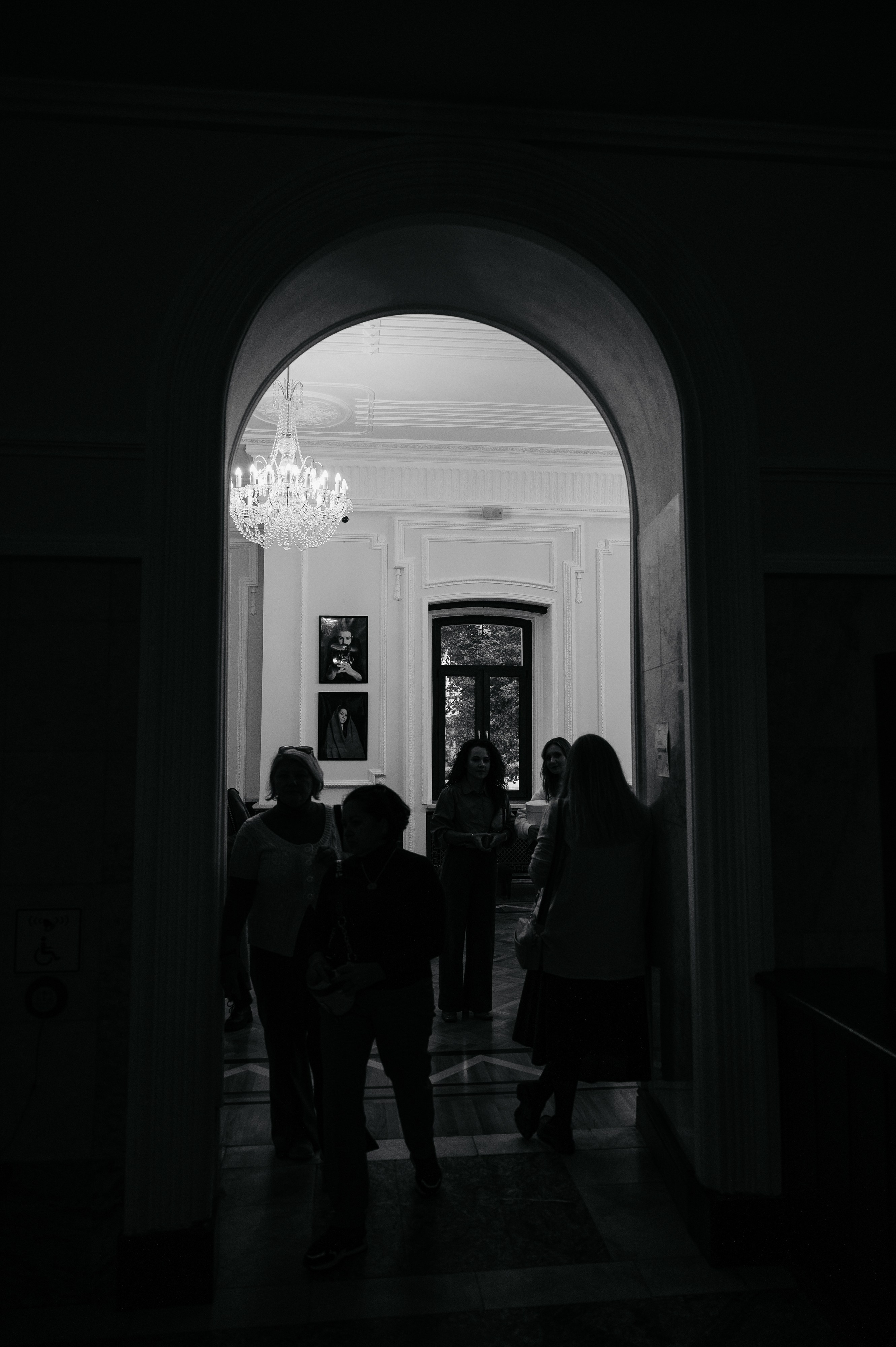 Открытие выставки Кати Васильевой в Молодежном театре. Wedding and family photographer USA