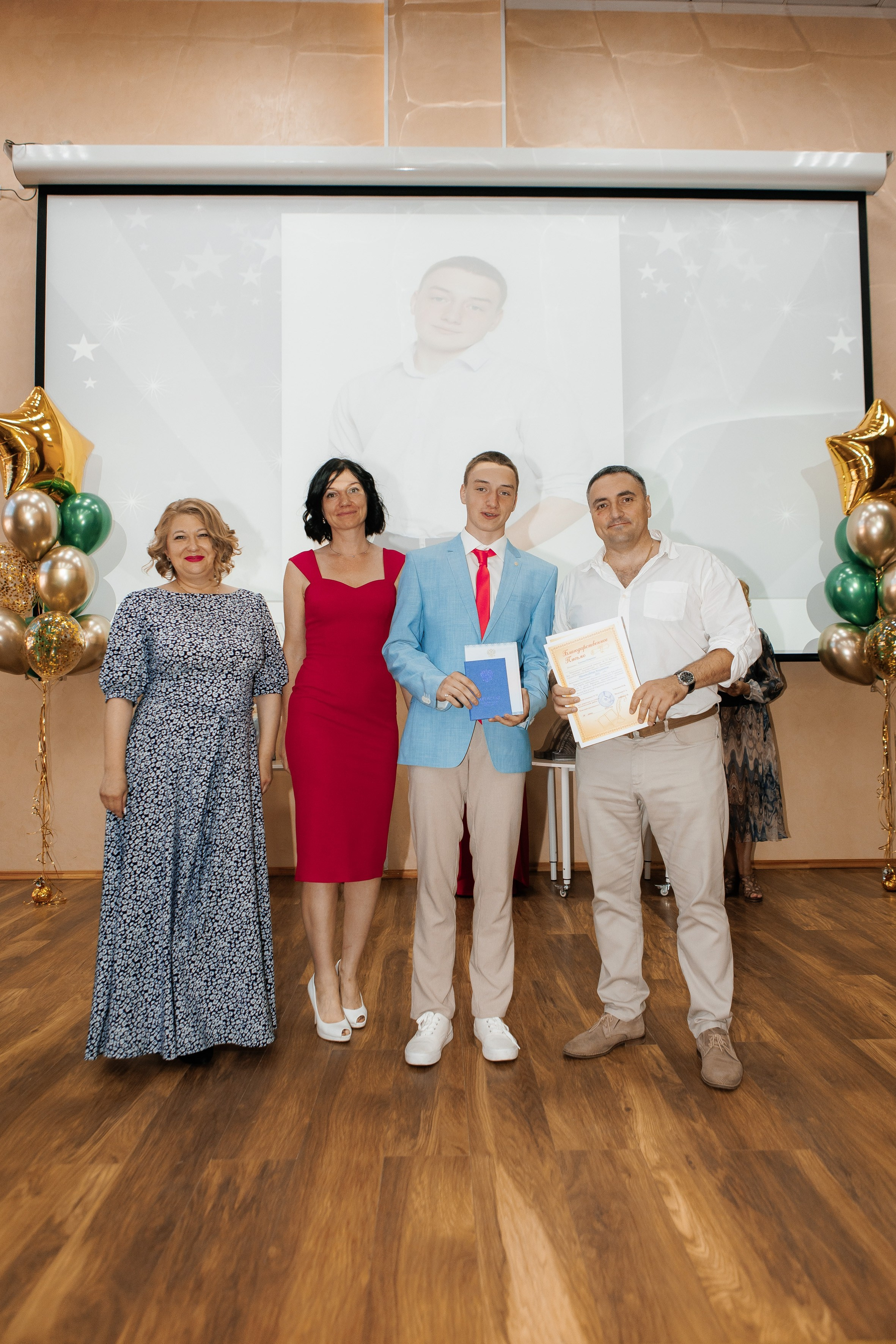 Выпускной Гимназия 12 2024 г. Свадебный и портретный Фотограф в Липецке Дмитрий Котюков