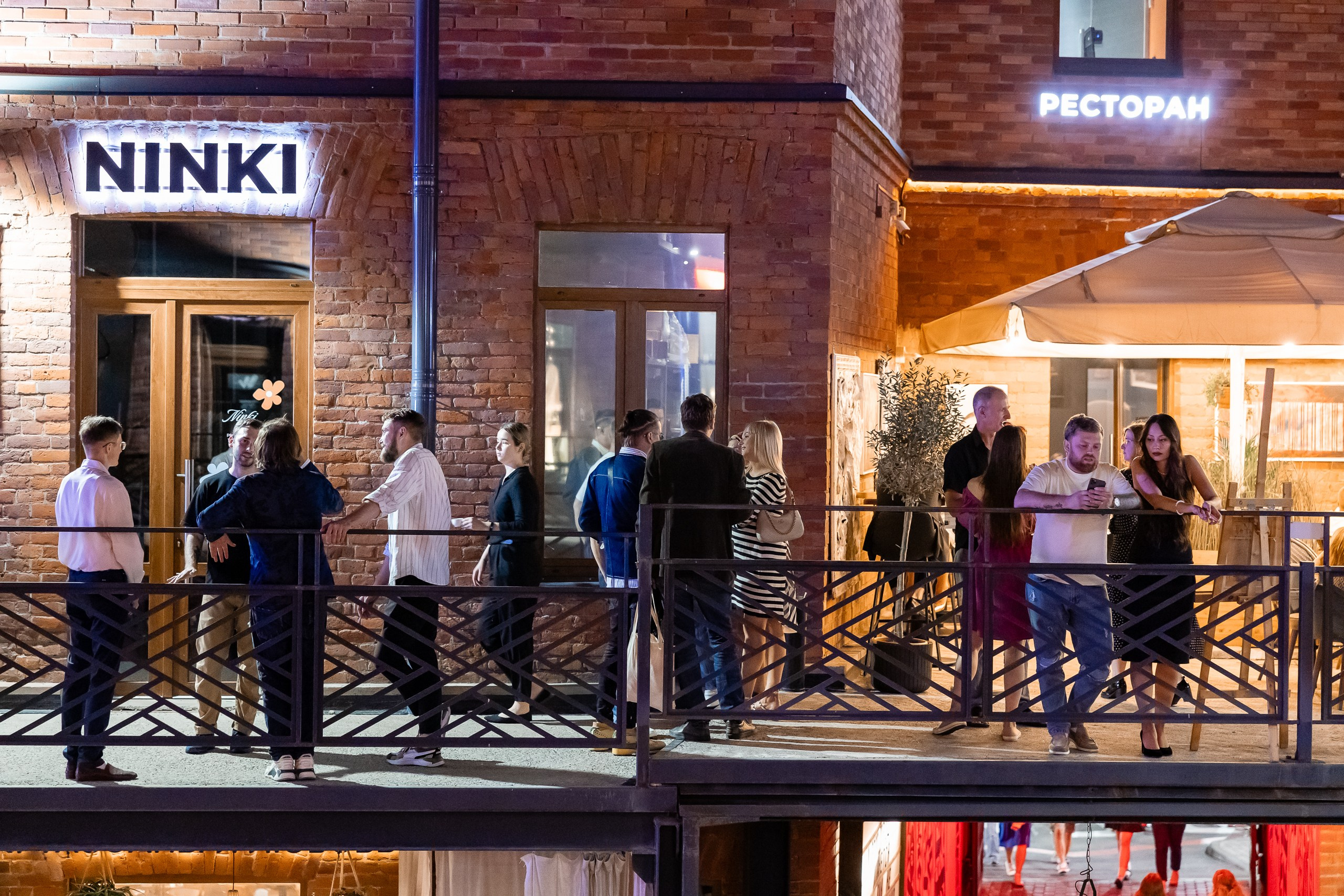 Выставка работ Дениса Шевчука в ресторане Attolini. Фотограф в Санкт-Петербурге — Сергей Петров