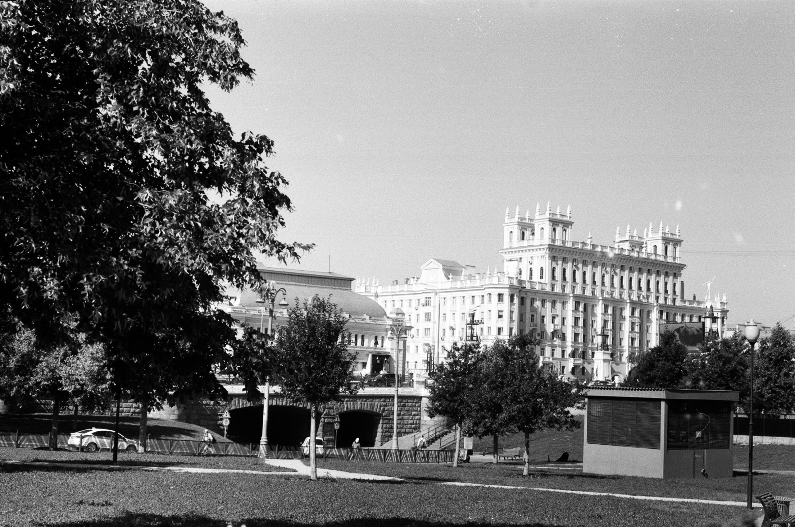 Альбом пленочных ЧБ-фото. Репортажный и семейный фотограф — Шелихов Сергей