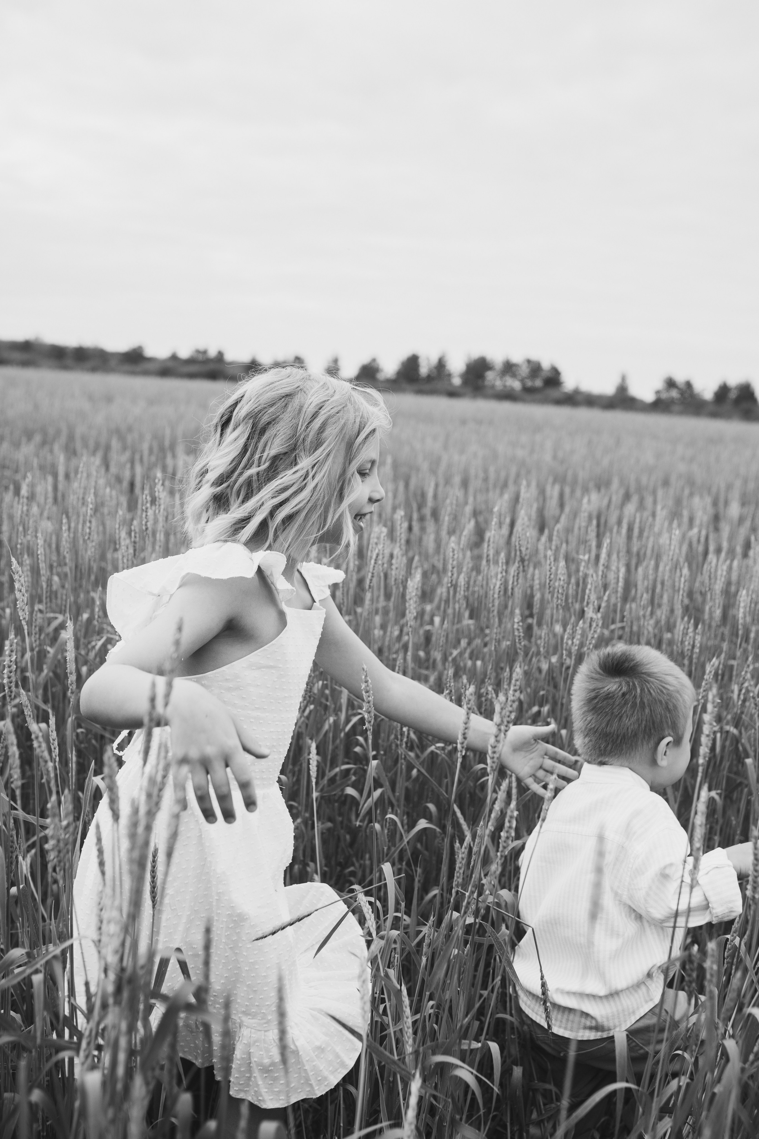 Маша и Миша и их веселая компания (пикник в поле). Семейный и свадебный фотограф в Екатеринбурге Орлова Ирина