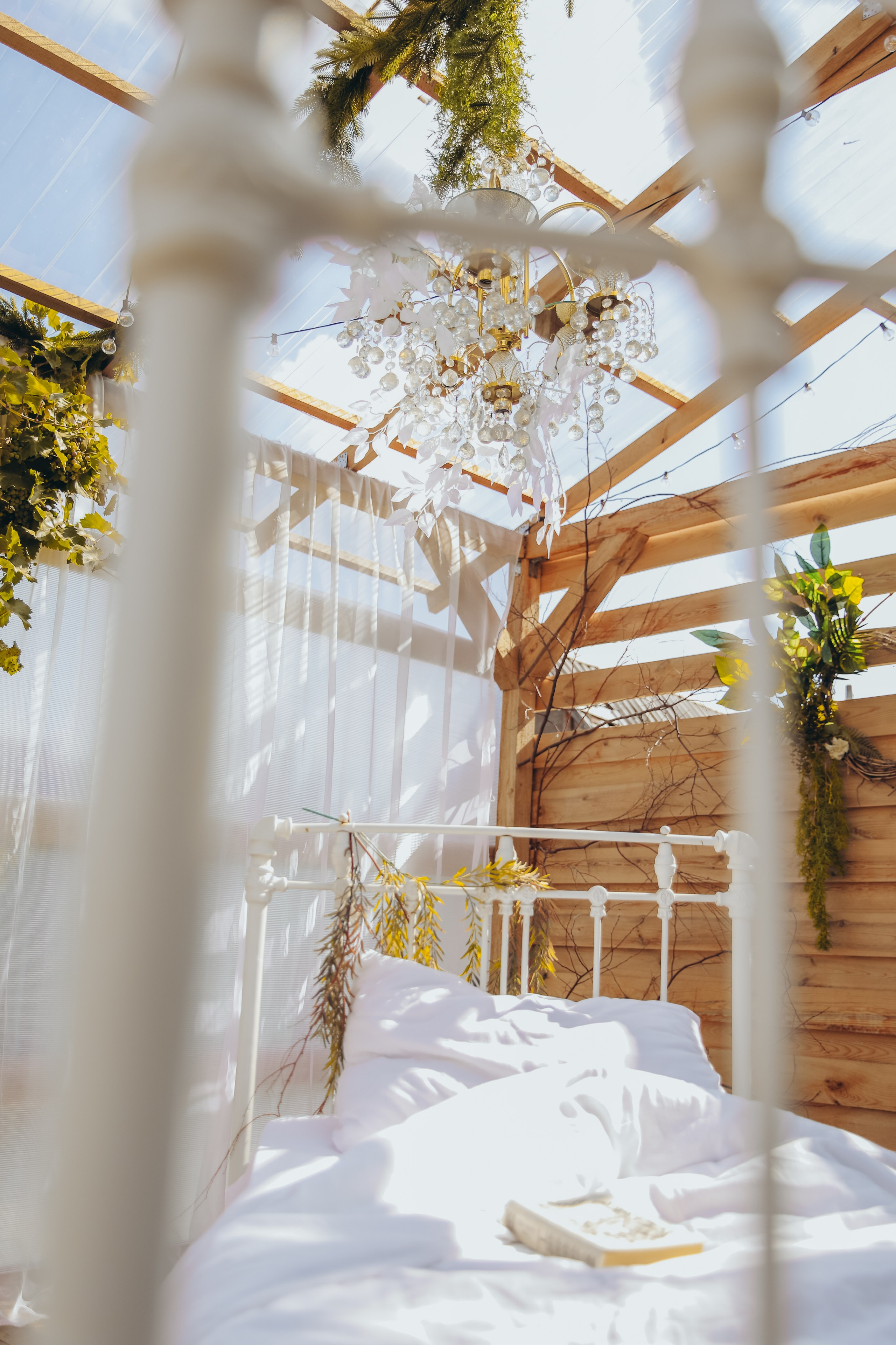 Уличная локация «Лесной дом». Фотостудия в Мариуполе «Берлога»