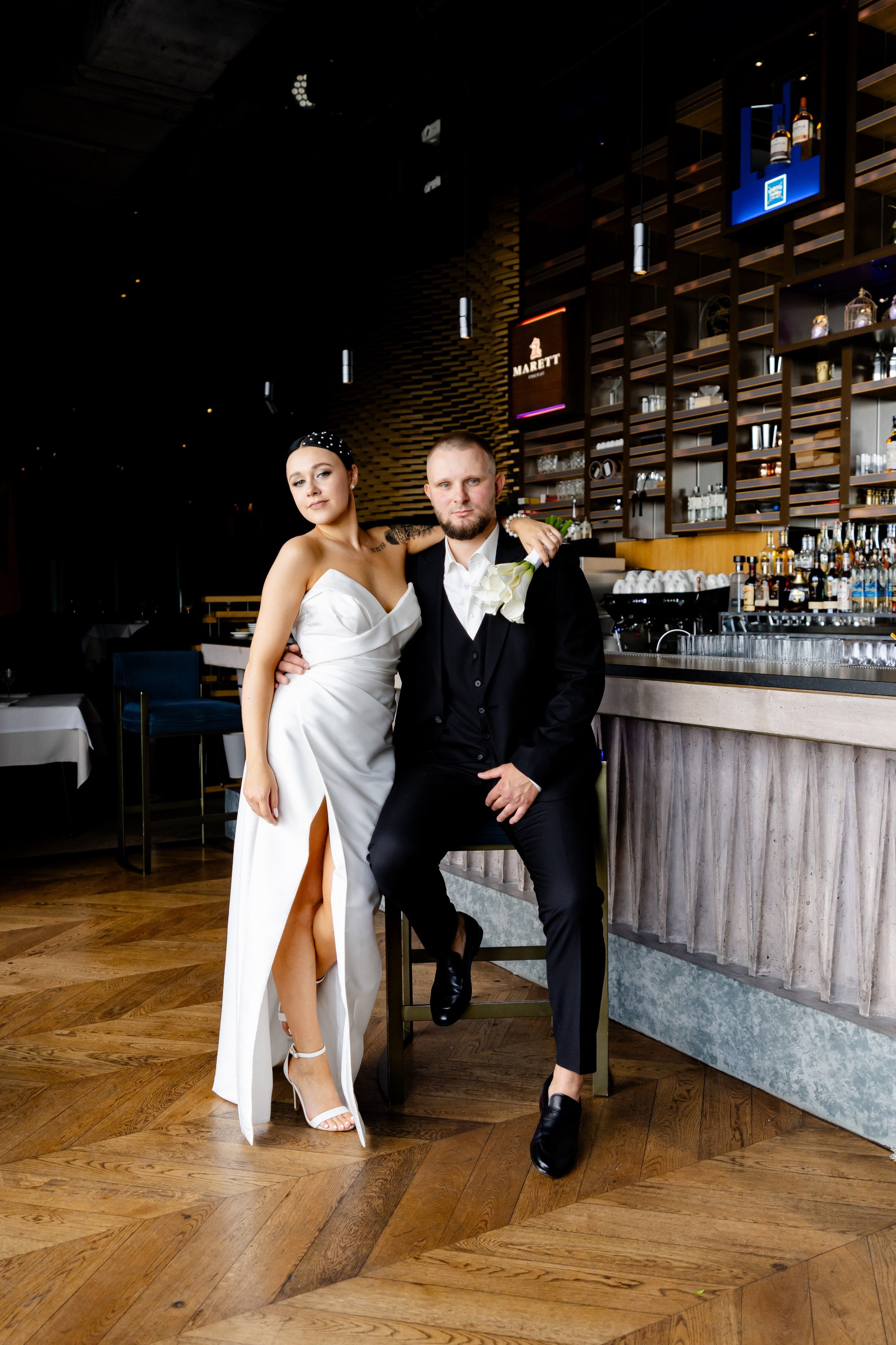Свадебная фотосессия в баре в Москве