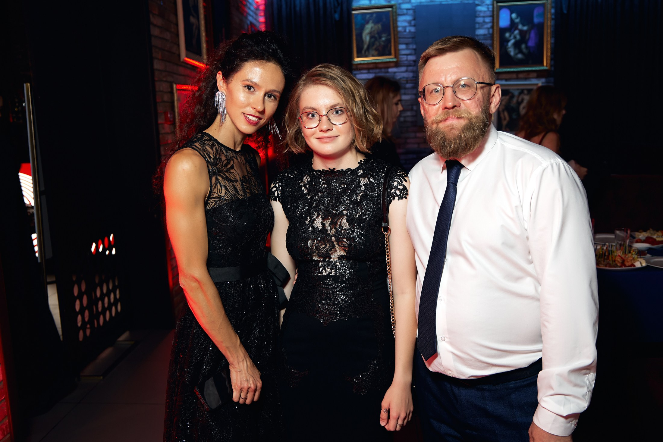 Фотограф на выпускной. Свадебный репортажный и фуд фотограф в Барнауле Гайфулин Виталий