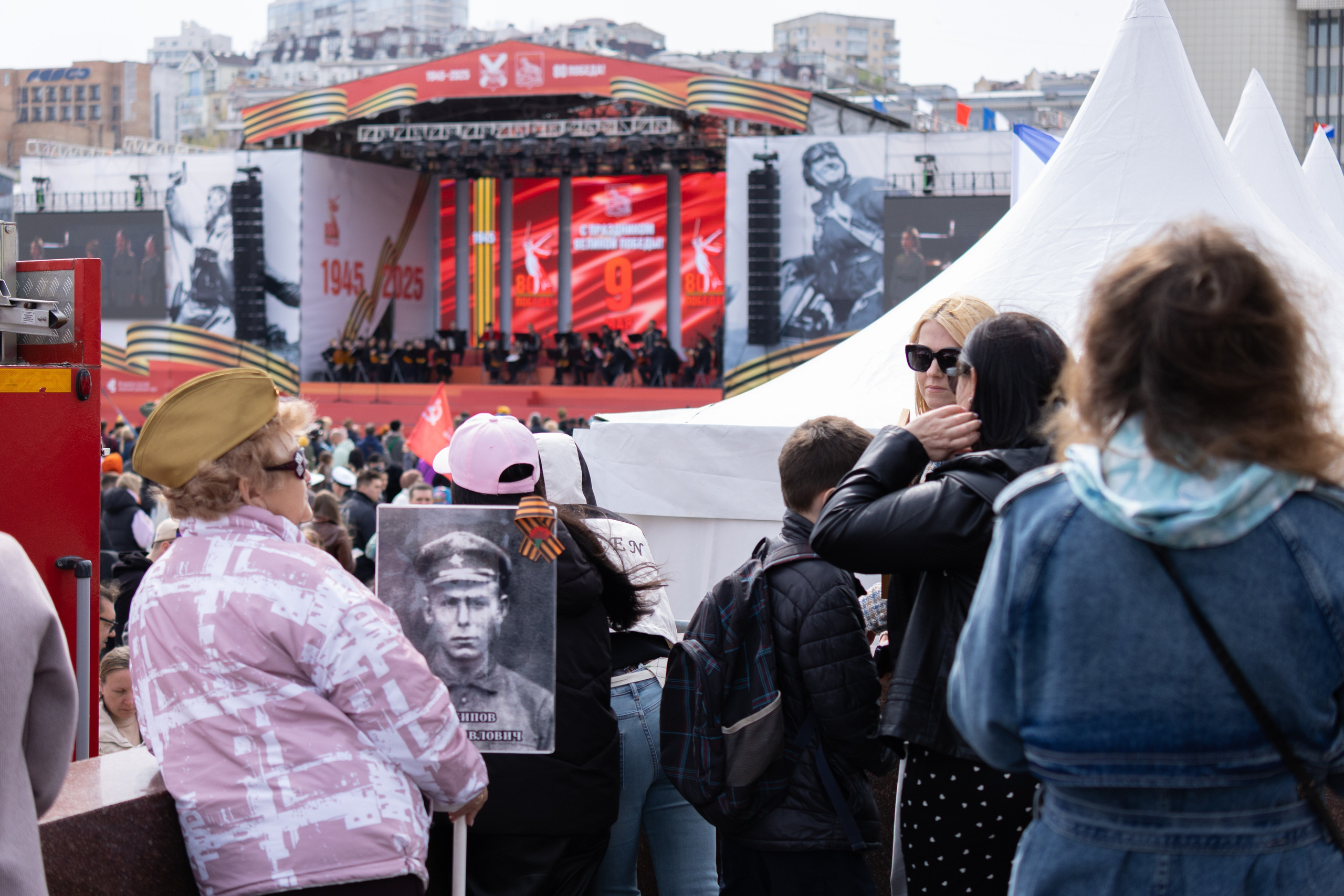 9 мая, выступления 2025 г. Олег Катакинов| Репортажный фотограф в городе у моря (Владивосток)