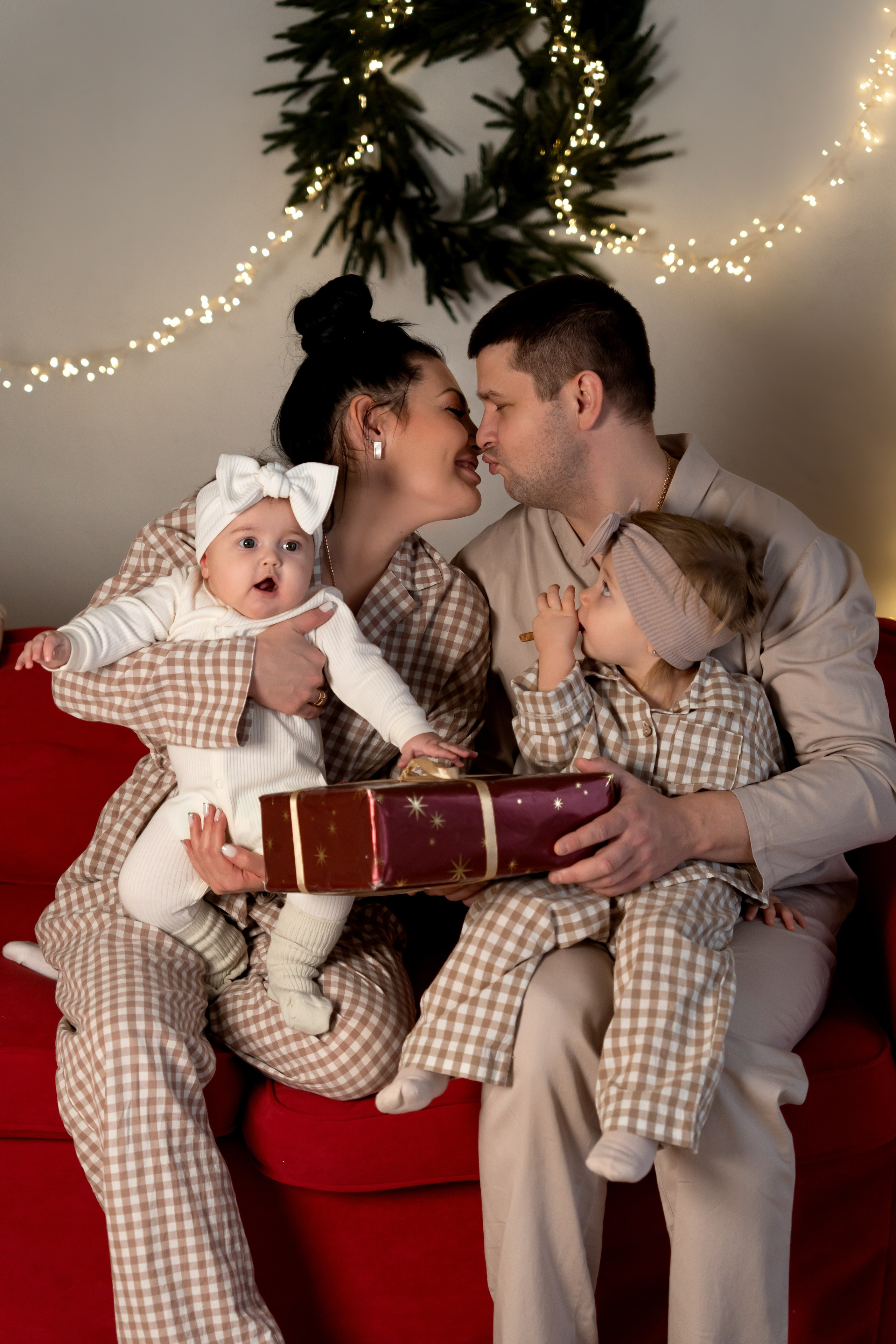 Теплая новогодняя семейная фотосессия. Фотограф в Красноярске. Юлия Чаушанская