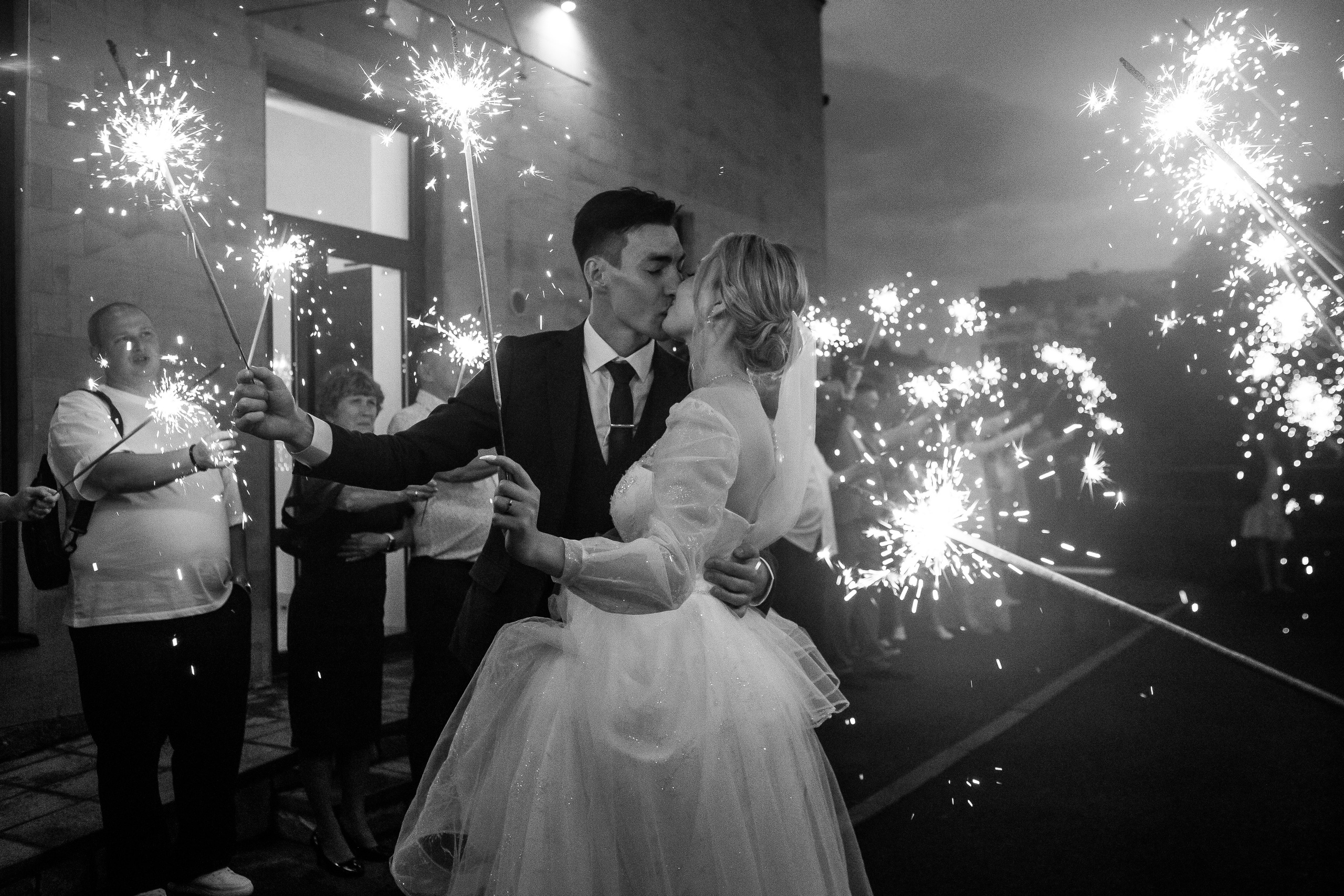 Евгения и Николай утренние сборы. Свадебный фотограф Виктория Чуйко Магнитогорск. Визуал для бизнеса