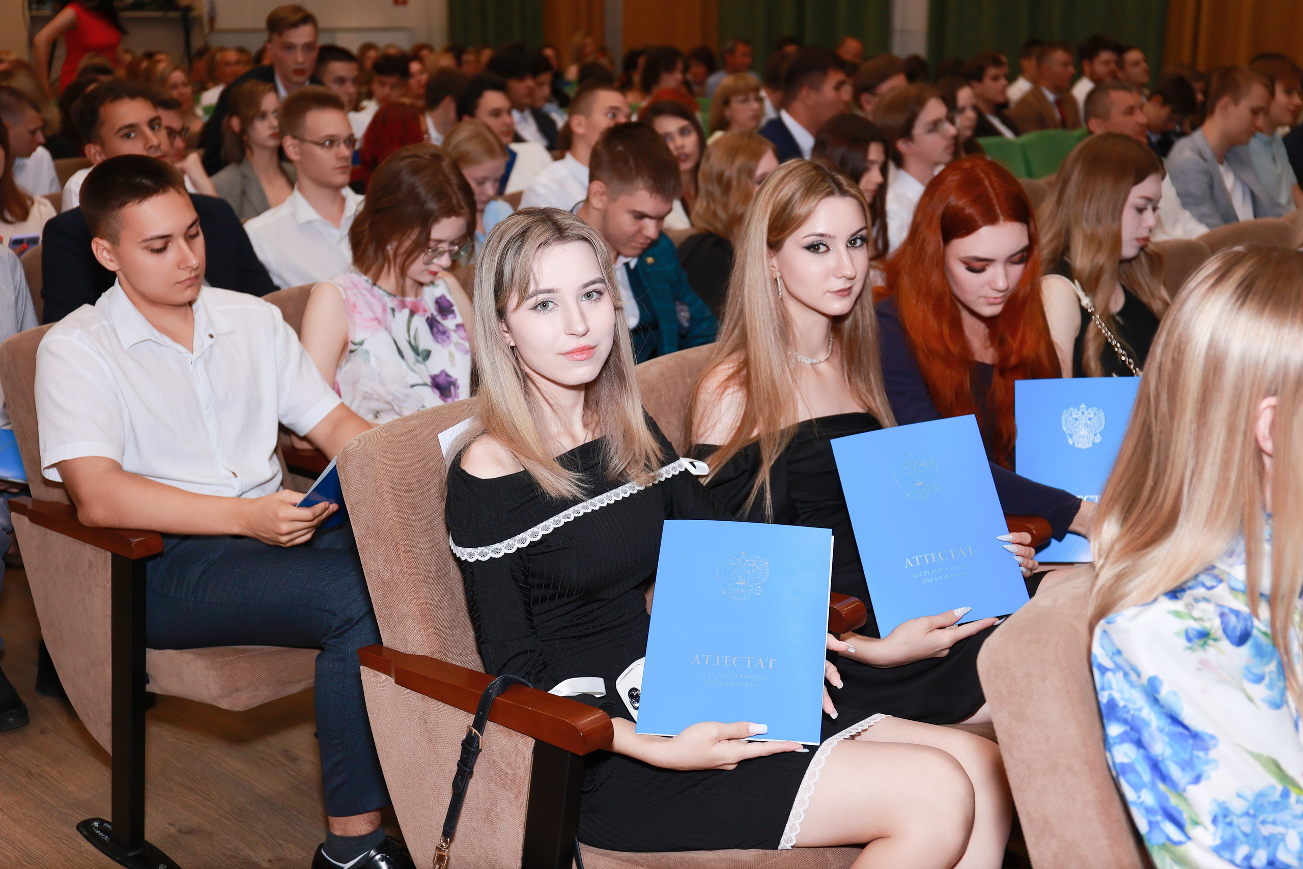 Вручение аттестатов Гимназия 87. Детский семейный фотограф Краснодар