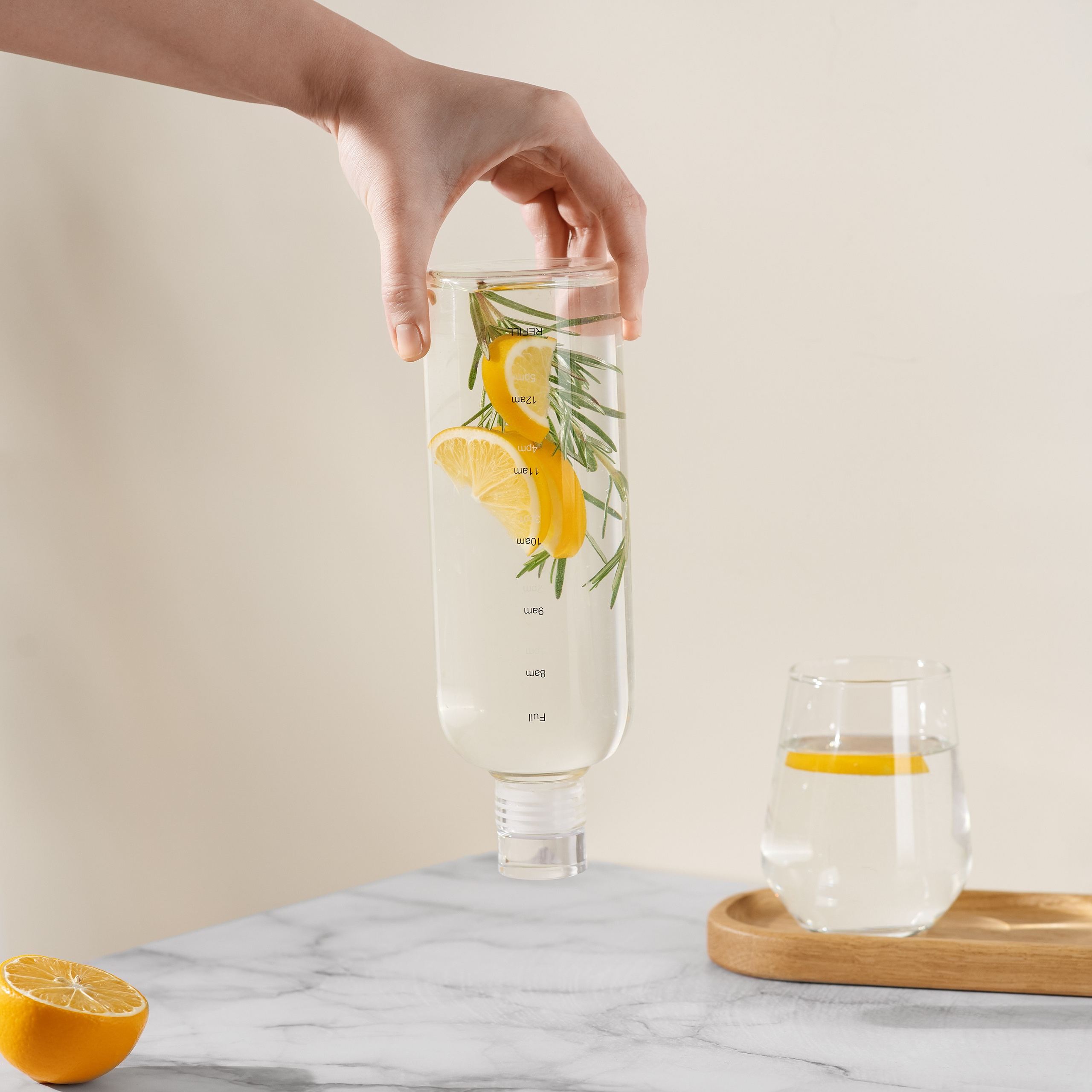 Бутылка для воды Amazon. Предметный фотограф, инфографика и видео в Санкт-Петербурге