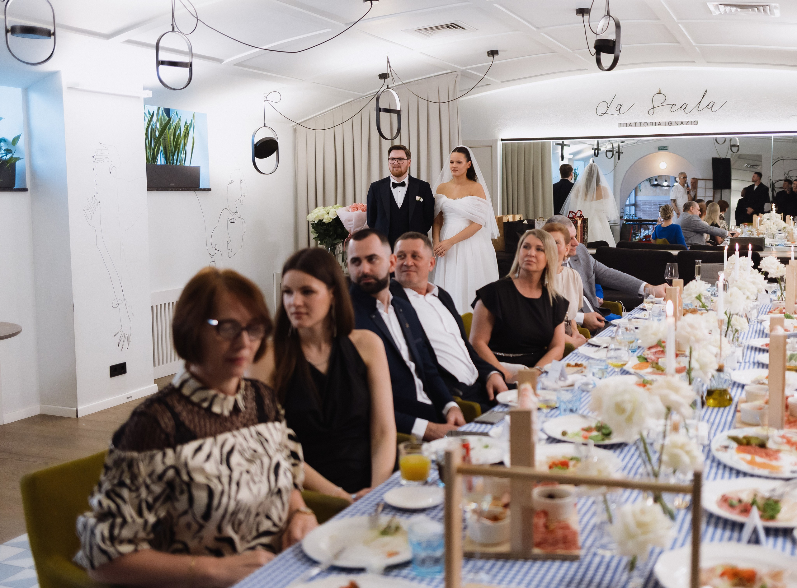 Свадебная фотосессия в Минске в итальянском ресторане La Scala