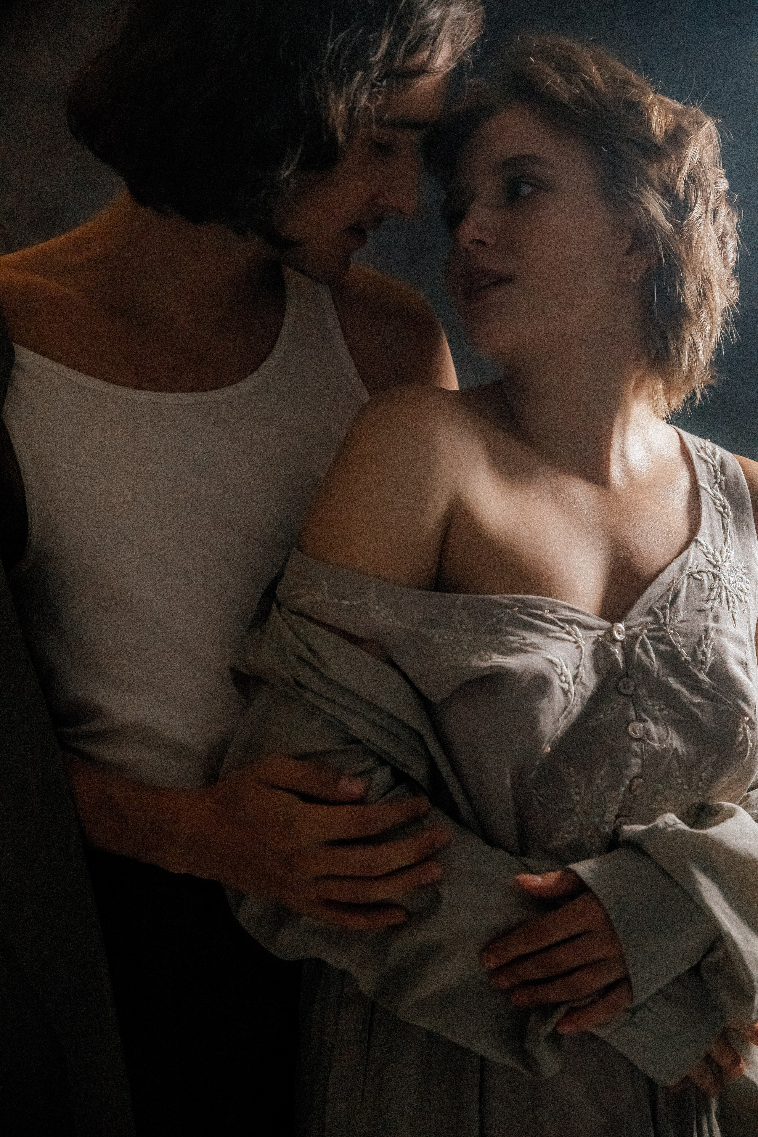 Лавстори парная фотосессия у воды. Свадебный фотограф Грузия Тбилиси