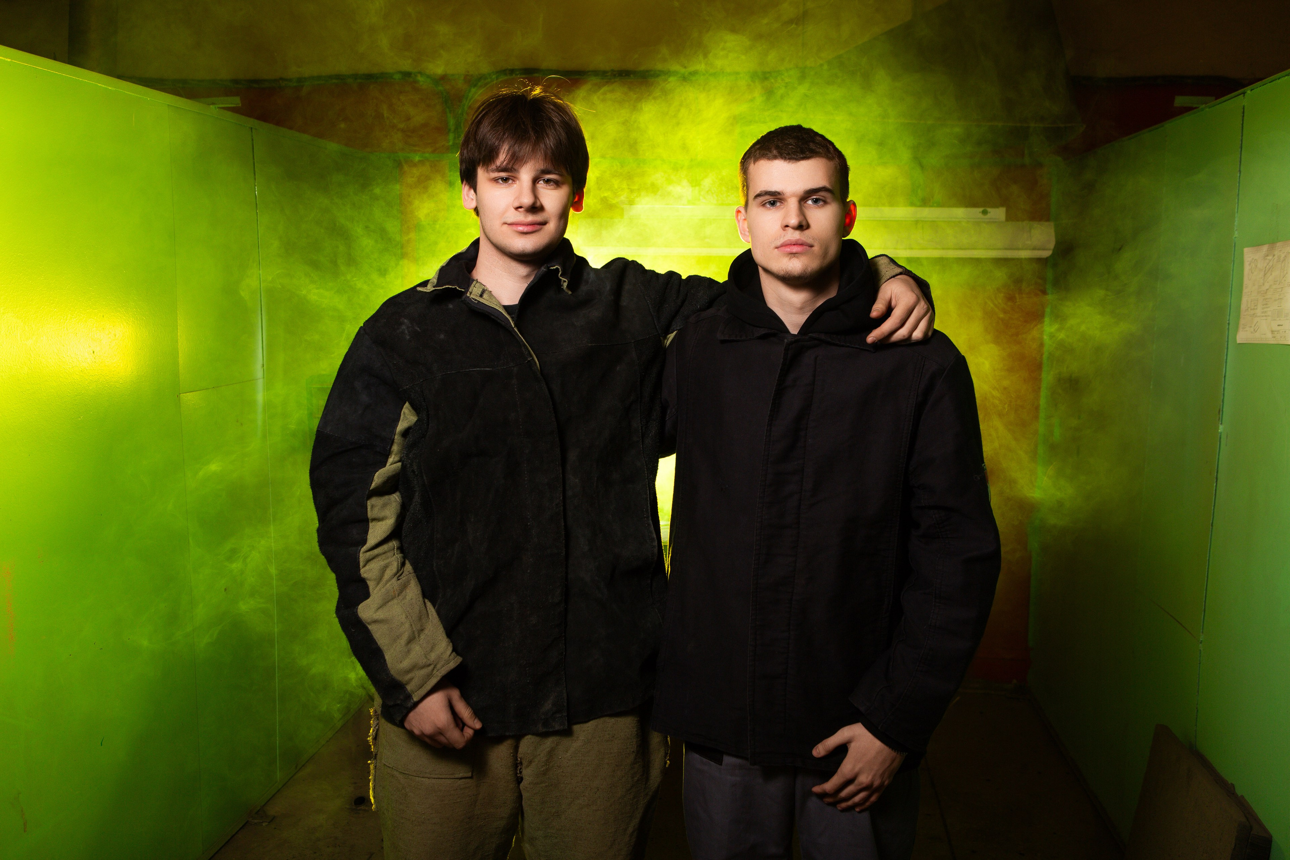 Фотосессия в Цеху для Выпускников Сварочного Производства | Твой Альбом Мценск. ТВОЙ АЛЬБОМ / ТВОИ ПРАВИЛА