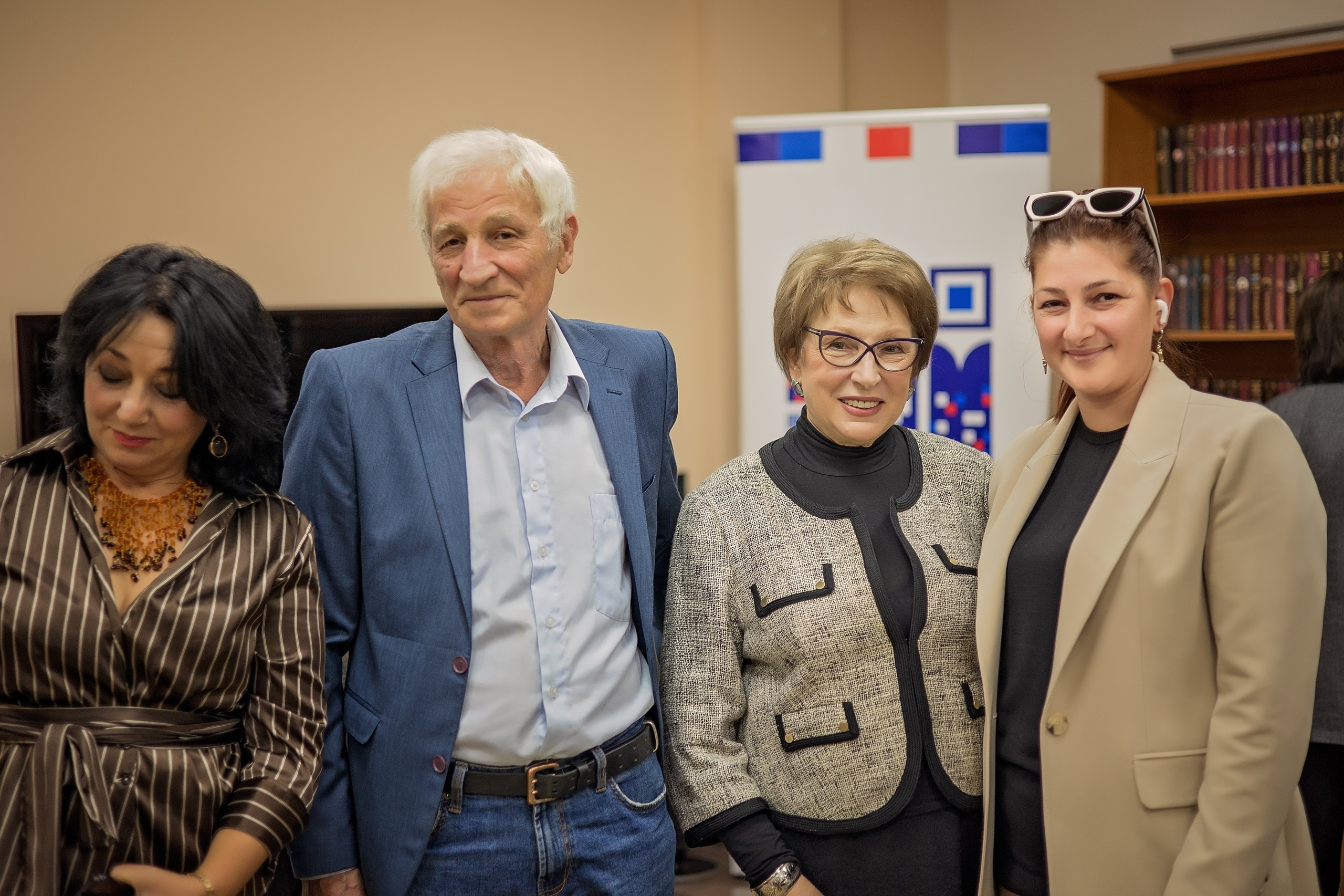 Художник, искусствовед Александр Лозовой. Свадебный и семейный фотограф в Абхазии Эля Цишба