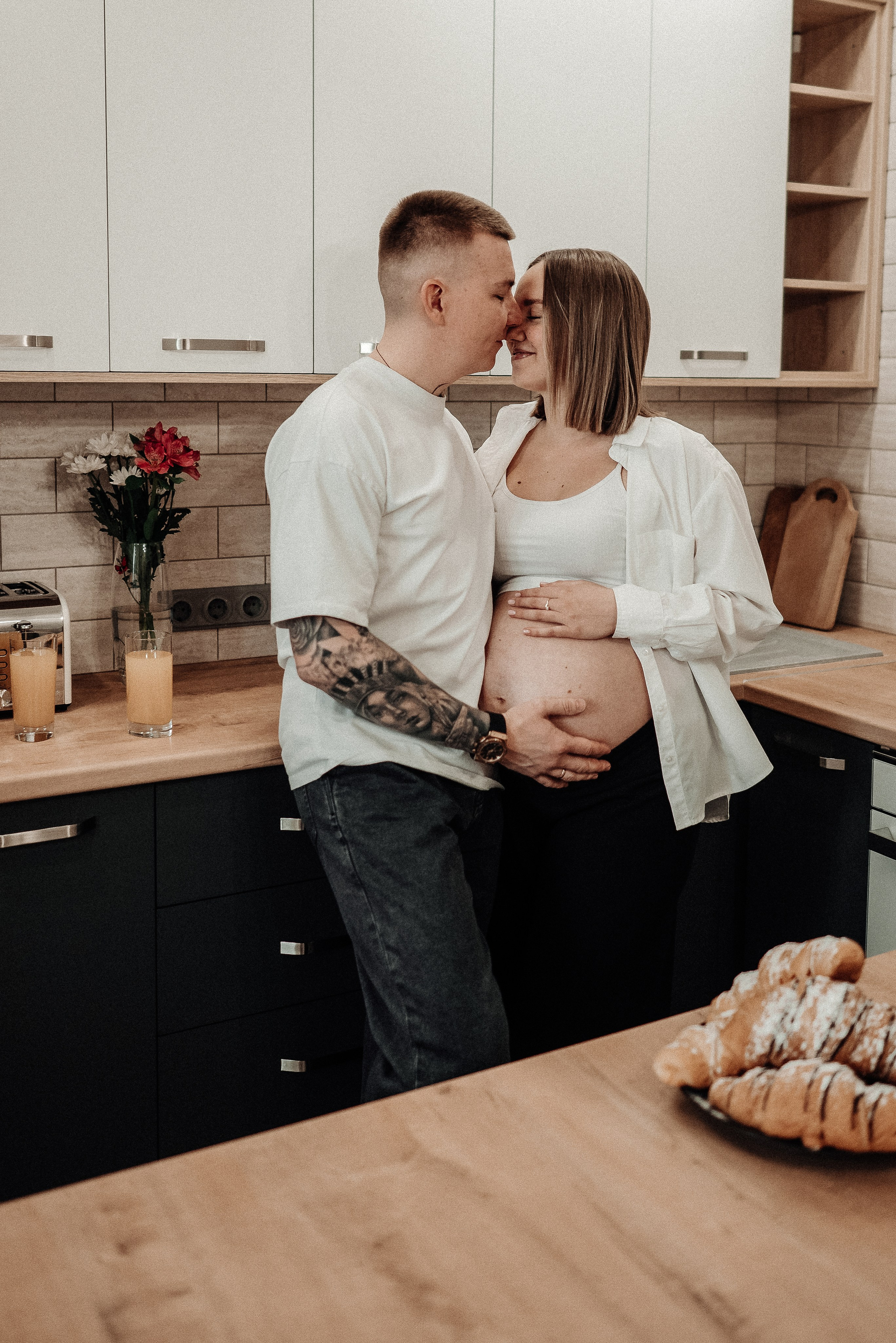 Миша и Ирина в ожидании чуда в домашней обстановке. Свадебный и портретный фотограф в Липецке Юлия Свит