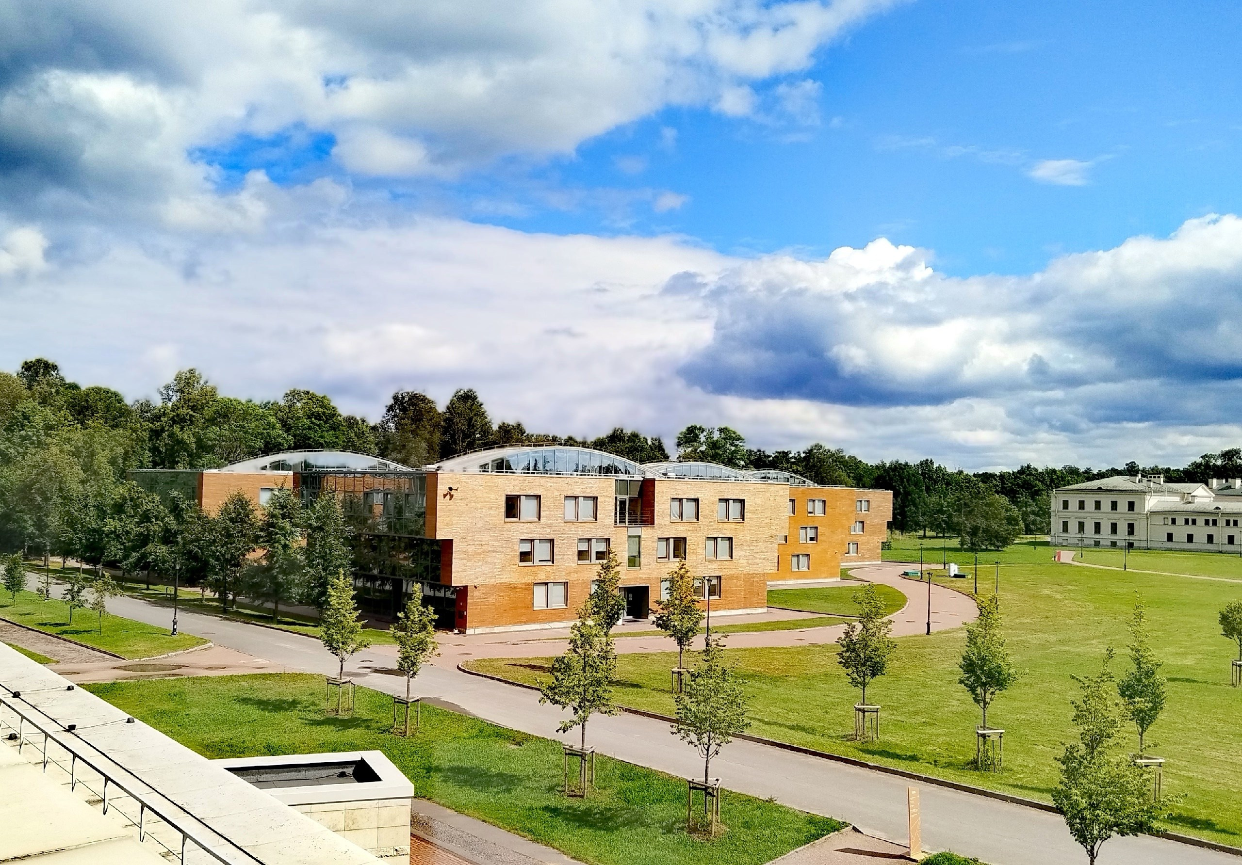 Экскурсия «по кампусу СПБГУ «Михайловская дача» (02.08.2025) Автор: Марина Чумакова