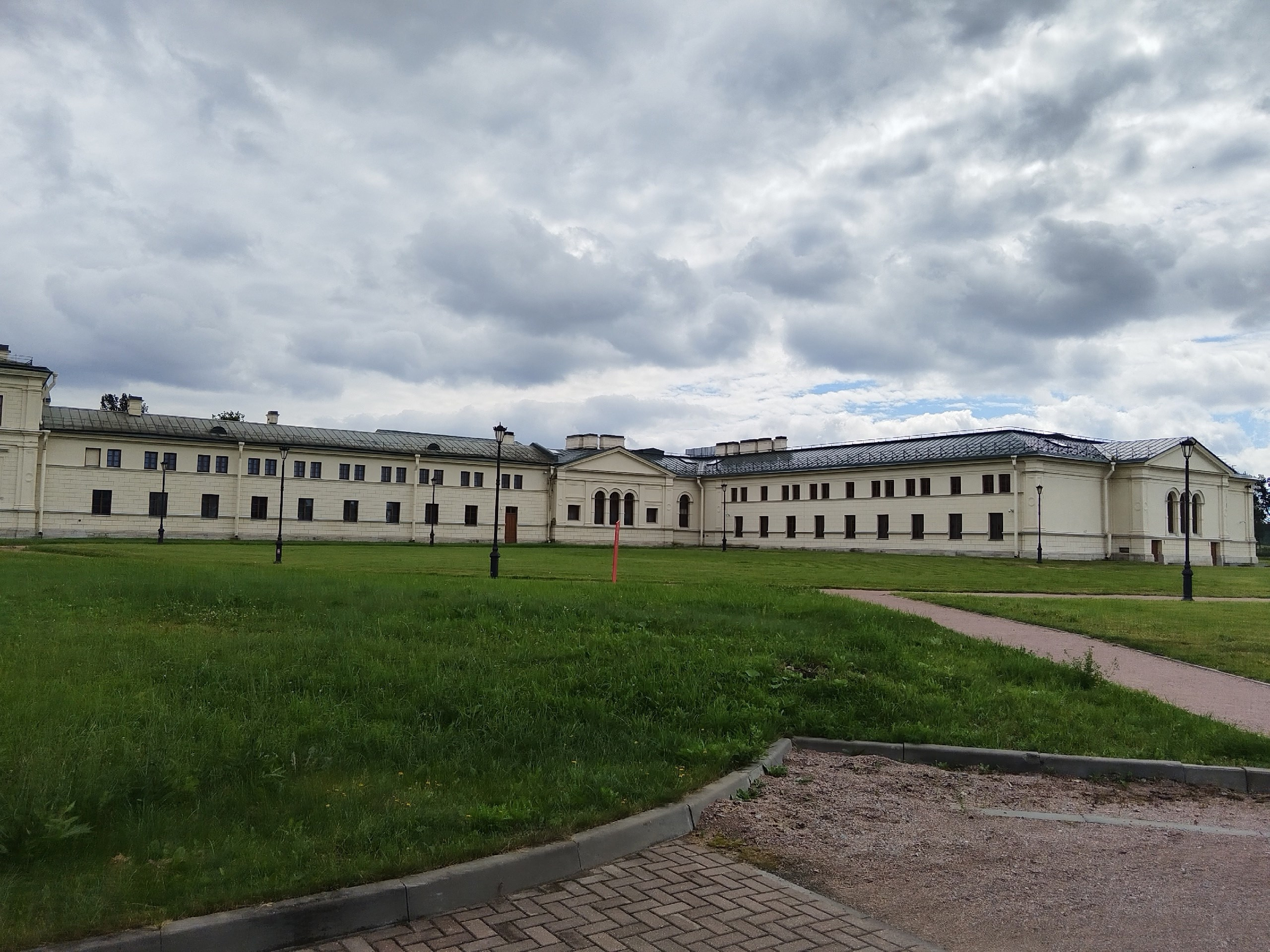 Экскурсия «по кампусу СПБГУ «Михайловская дача» (02.08.2025) Автор: Марина Чумакова