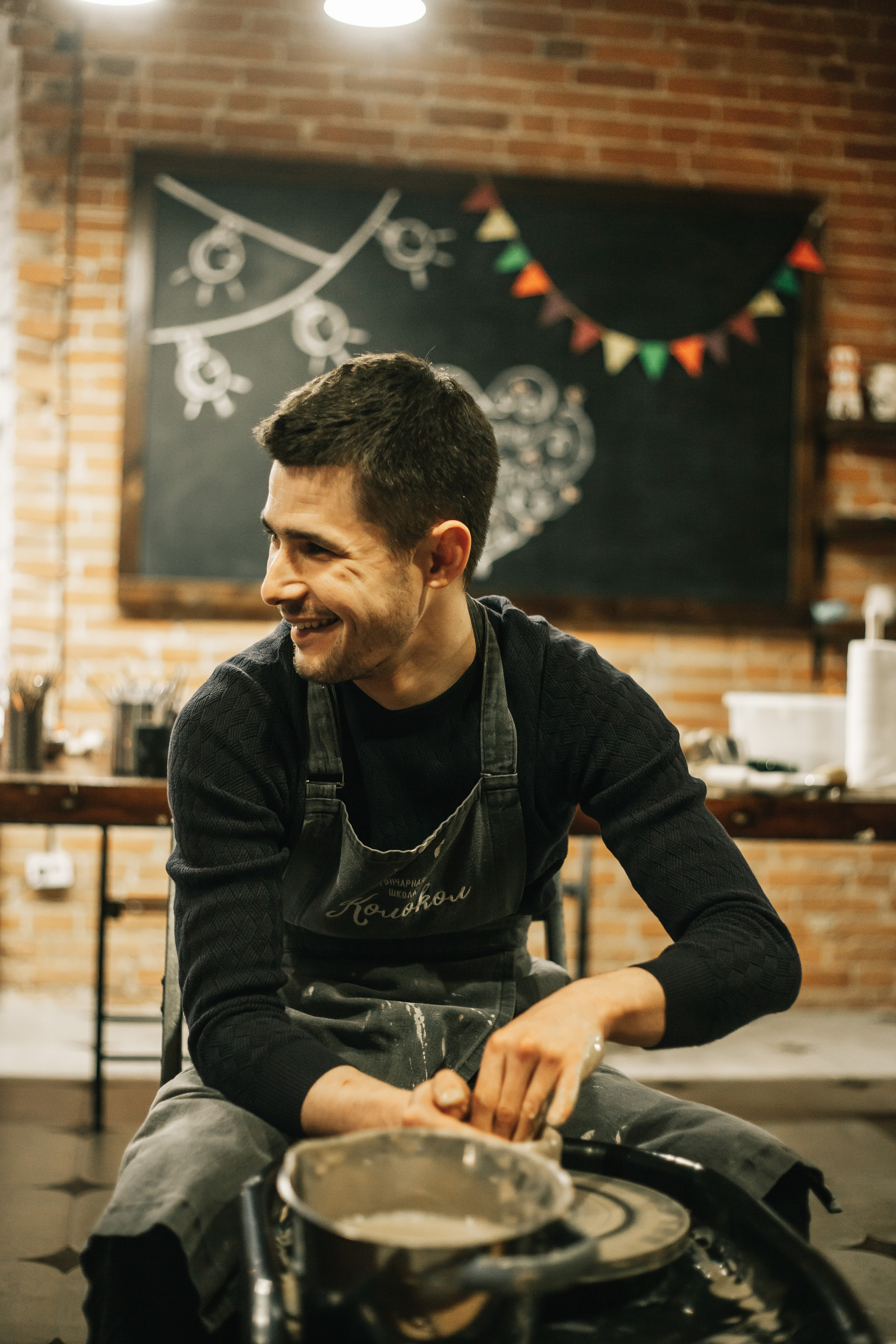 Съемка «В ожиании чуда» в гончарной мастерской. Свадебный и семейный фотограф в Краснодар, Россия