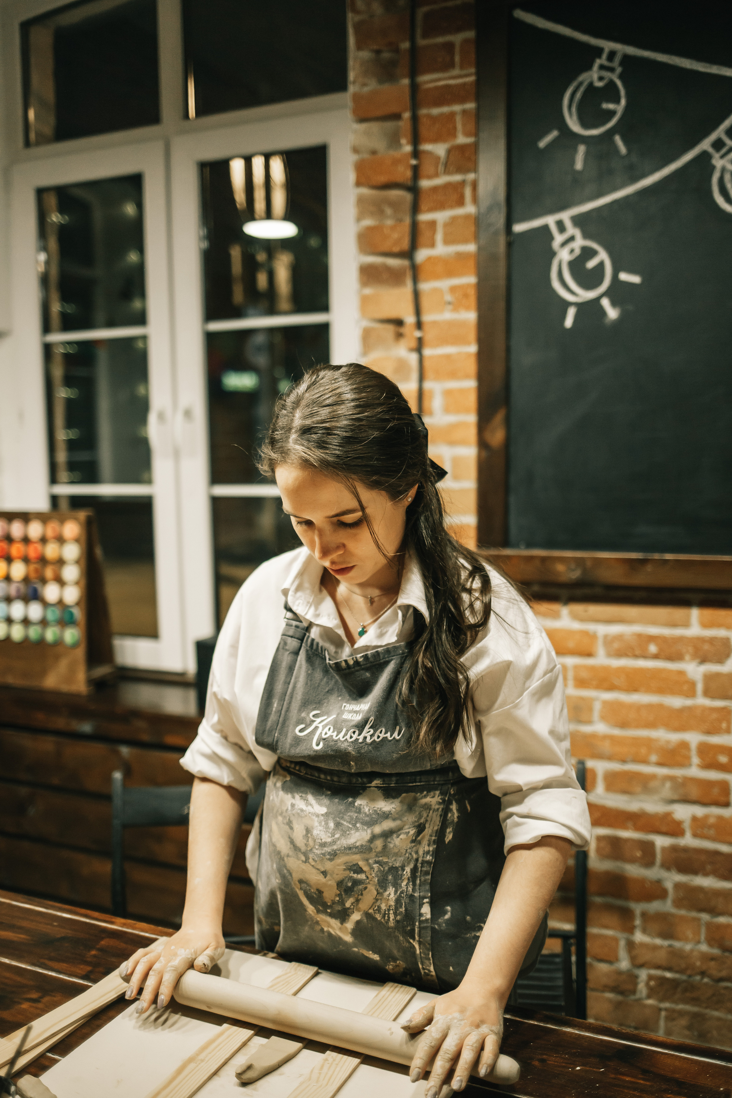 Съемка «В ожиании чуда» в гончарной мастерской. Свадебный и семейный фотограф в Краснодар, Россия