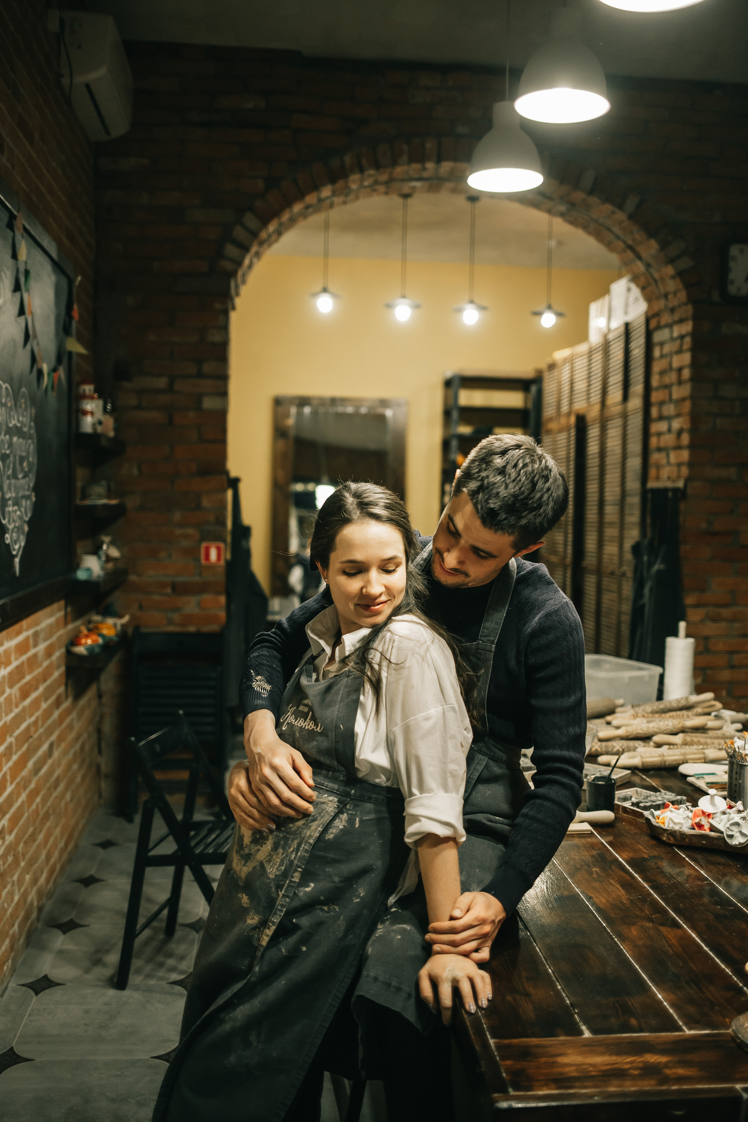 Съемка «В ожиании чуда» в гончарной мастерской. Свадебный и семейный фотограф в Краснодар, Россия