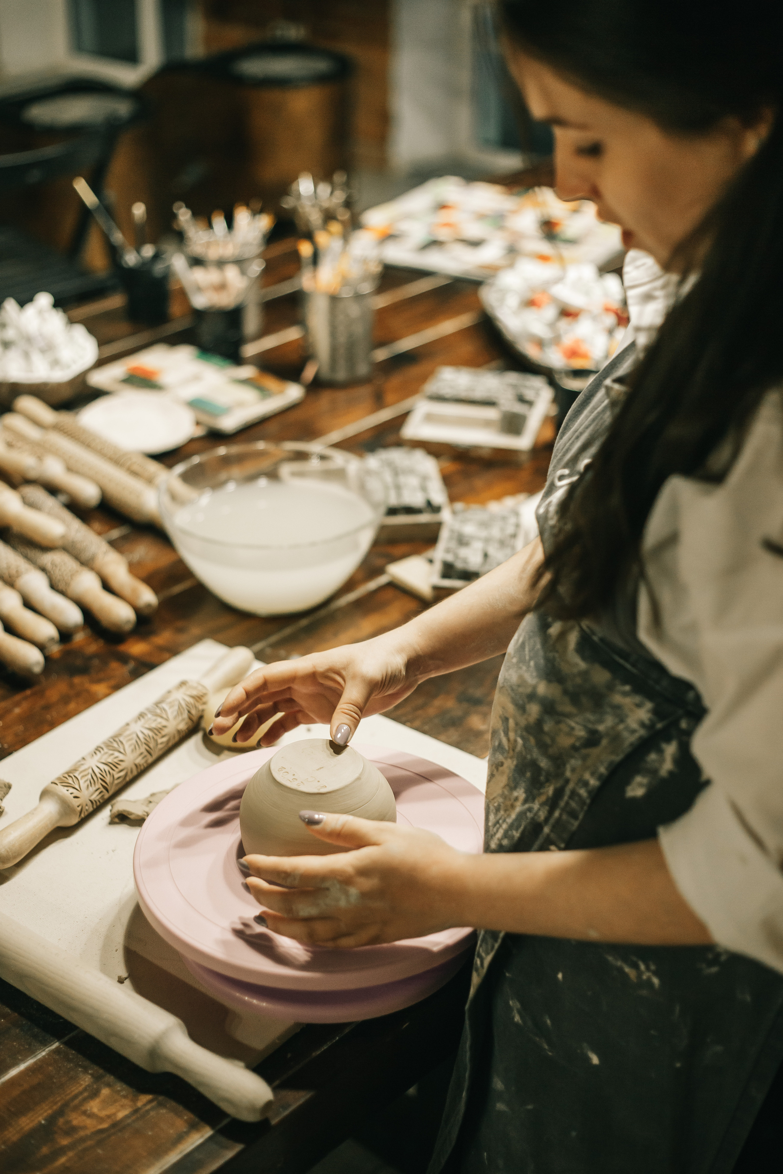 Съемка «В ожиании чуда» в гончарной мастерской. Свадебный и семейный фотограф в Краснодар, Россия