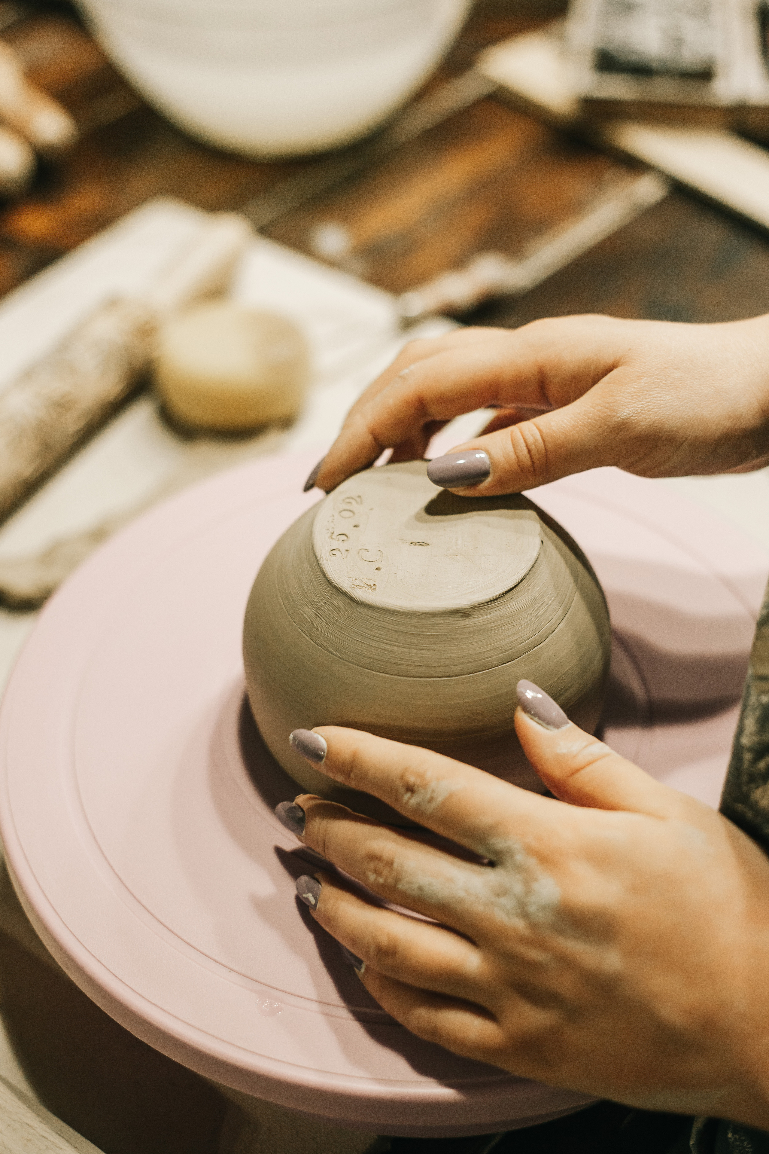 Съемка «В ожиании чуда» в гончарной мастерской. Свадебный и семейный фотограф в Краснодар, Россия