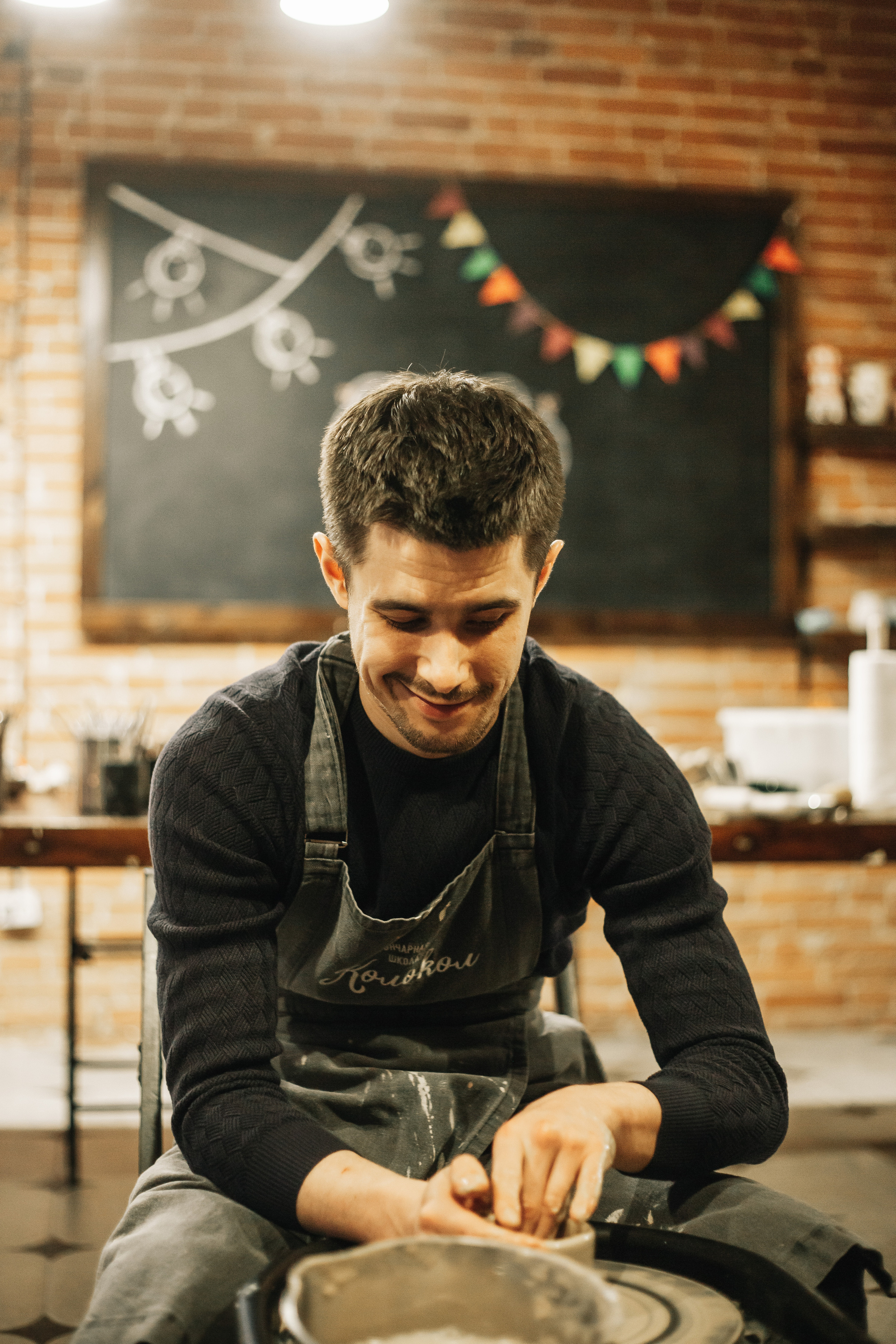 Съемка «В ожиании чуда» в гончарной мастерской. Свадебный и семейный фотограф в Краснодар, Россия