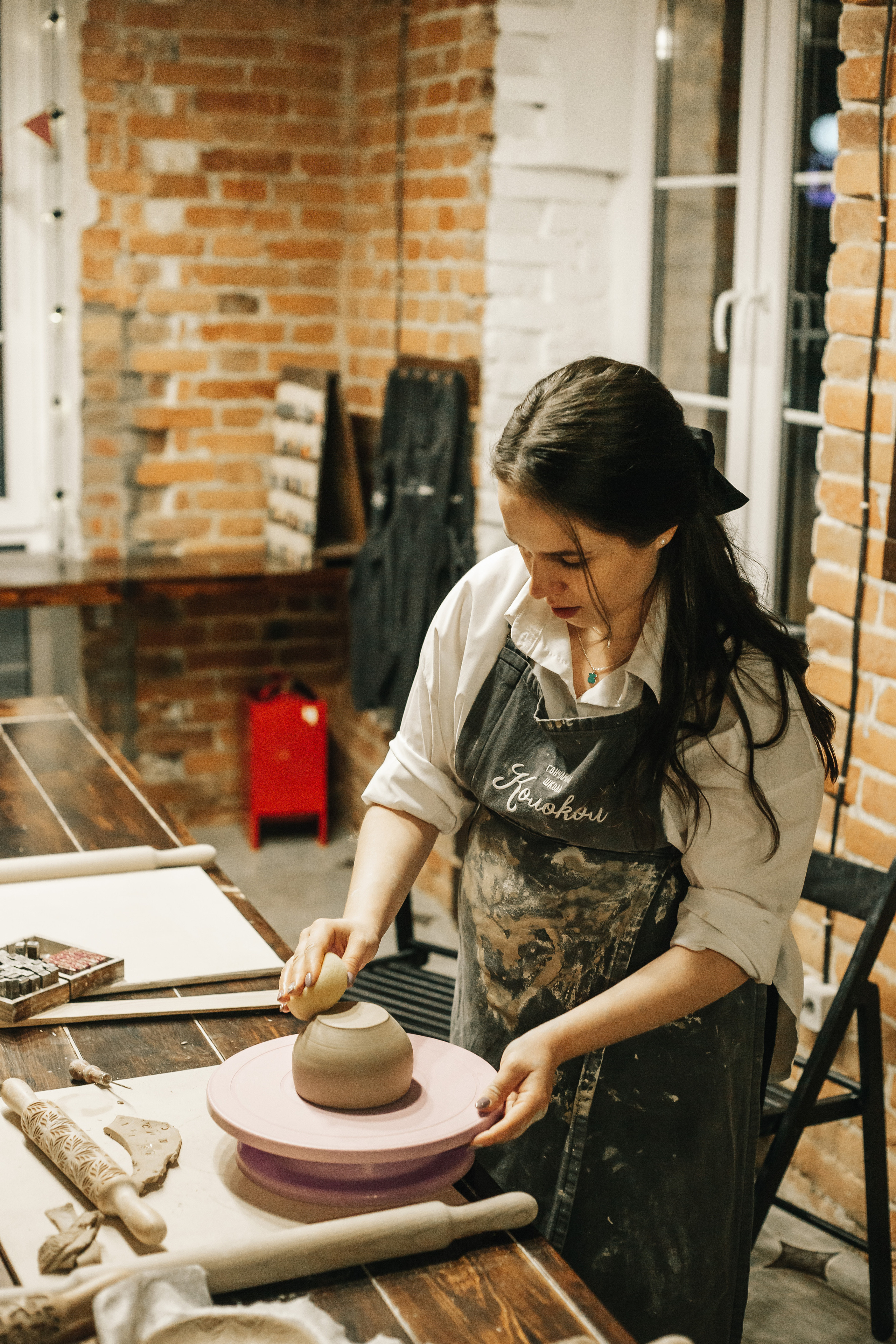 Съемка «В ожиании чуда» в гончарной мастерской. Свадебный и семейный фотограф в Краснодар, Россия