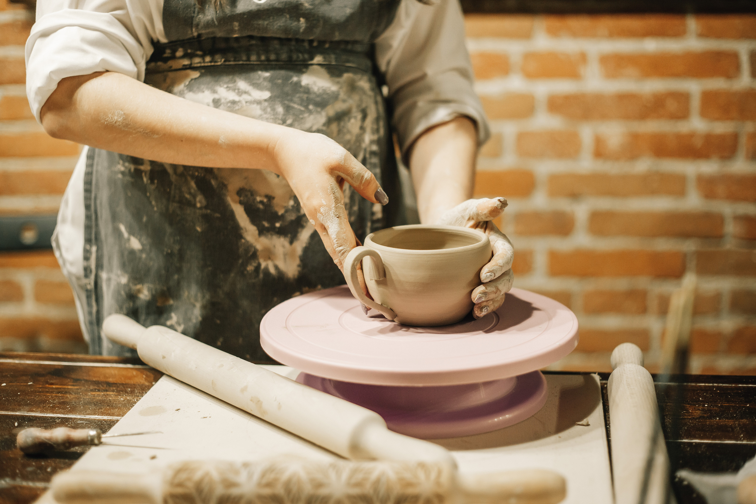 Съемка «В ожиании чуда» в гончарной мастерской. Свадебный и семейный фотограф в Краснодар, Россия