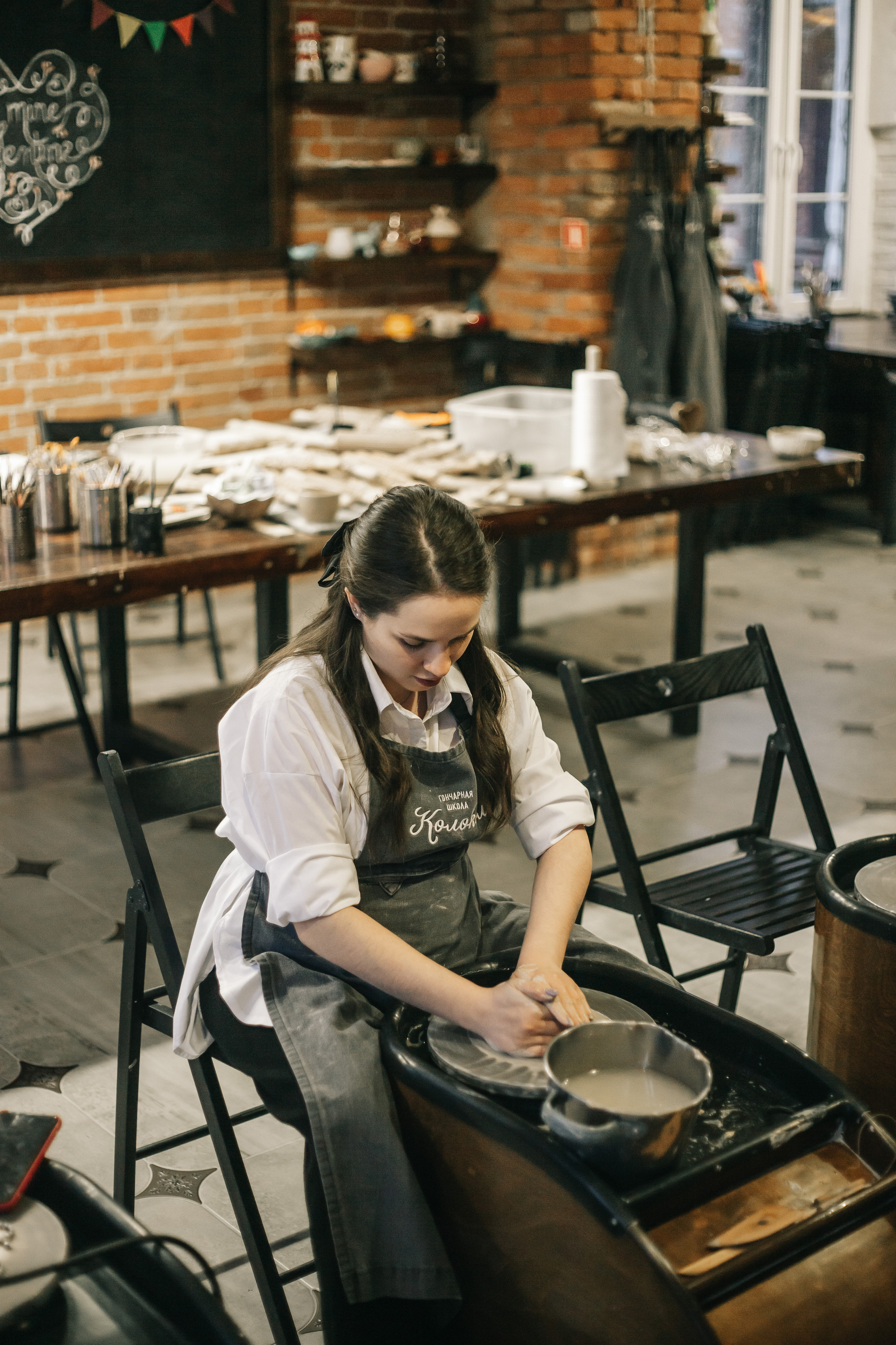 Съемка «В ожиании чуда» в гончарной мастерской. Свадебный и семейный фотограф в Краснодар, Россия
