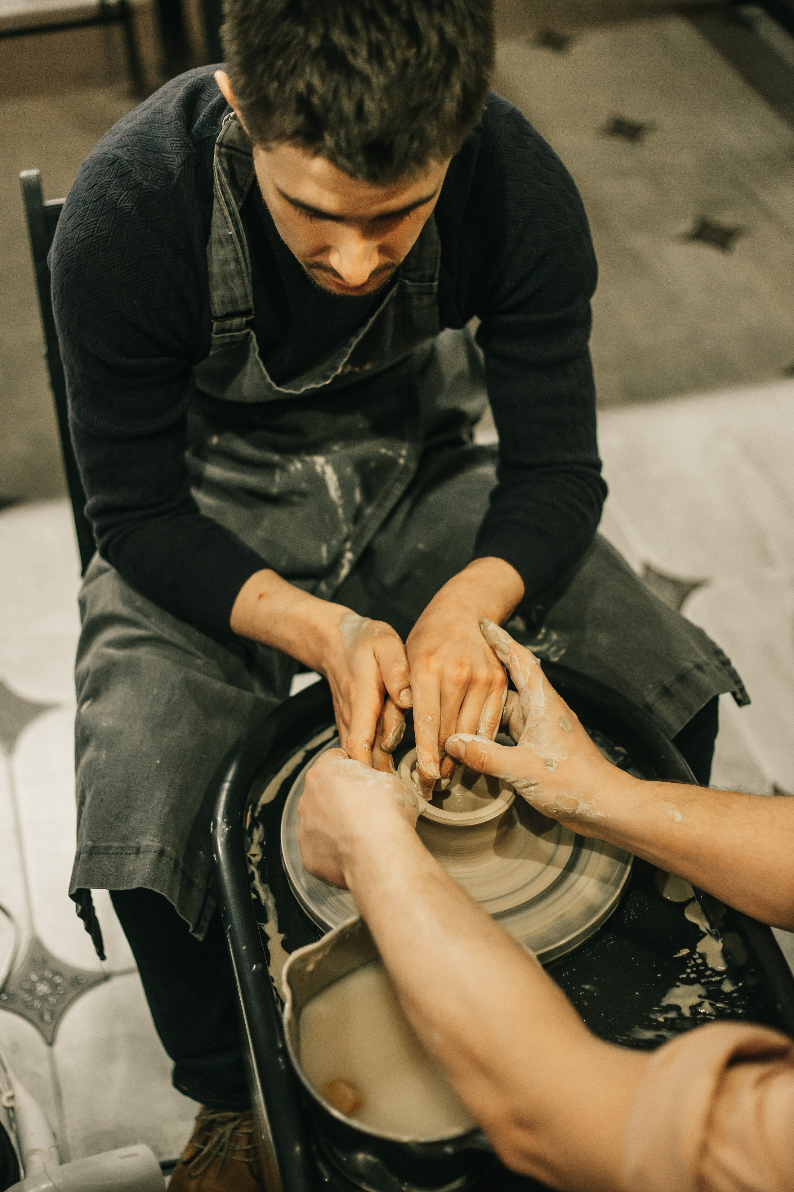 Съемка «В ожиании чуда» в гончарной мастерской. Свадебный и семейный фотограф в Краснодар, Россия