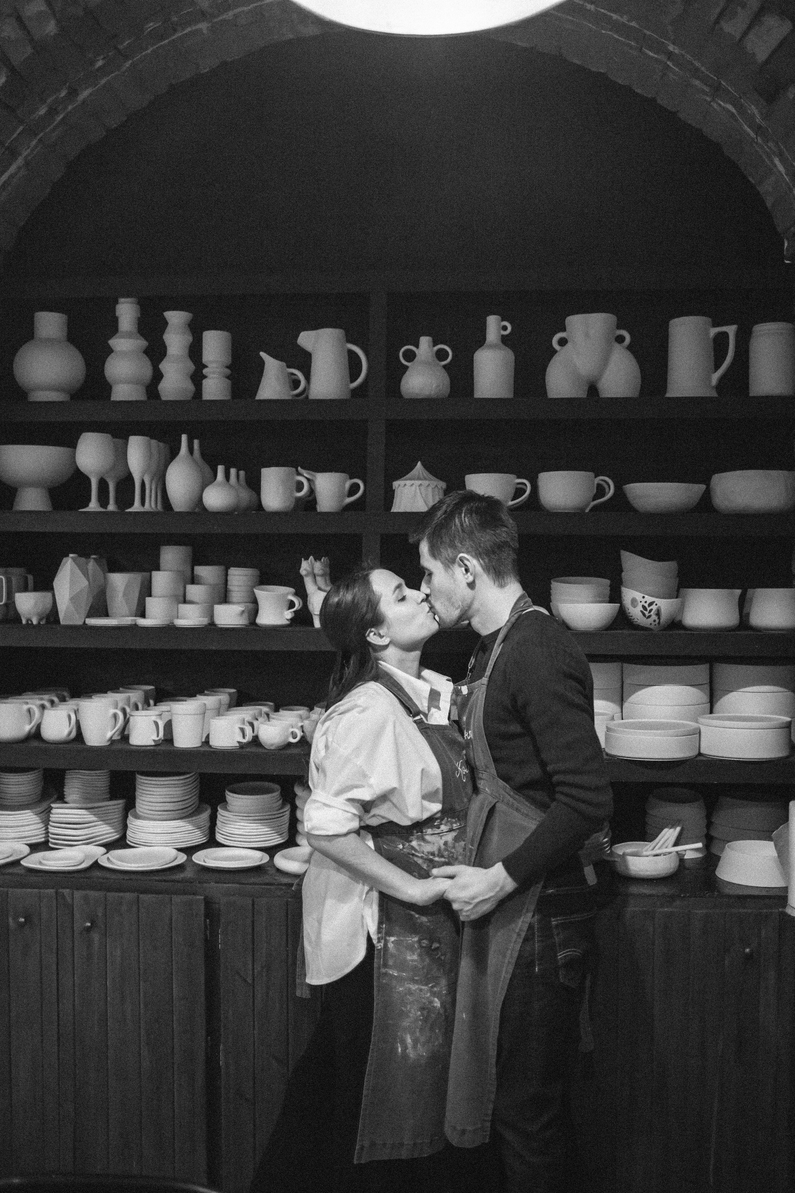 Съемка «В ожиании чуда» в гончарной мастерской. Свадебный и семейный фотограф в Краснодар, Россия