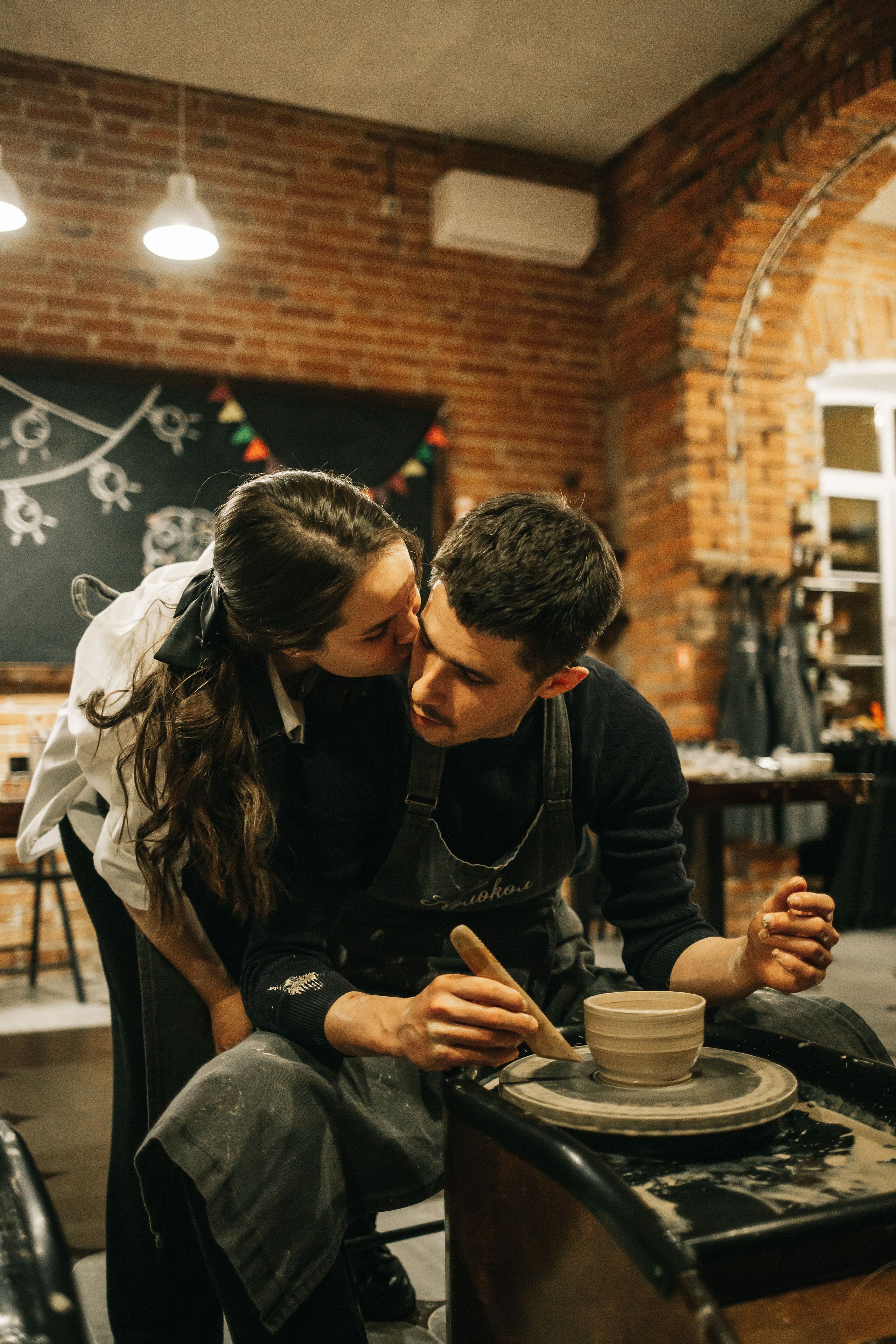 Съемка «В ожиании чуда» в гончарной мастерской. Свадебный и семейный фотограф в Краснодар, Россия