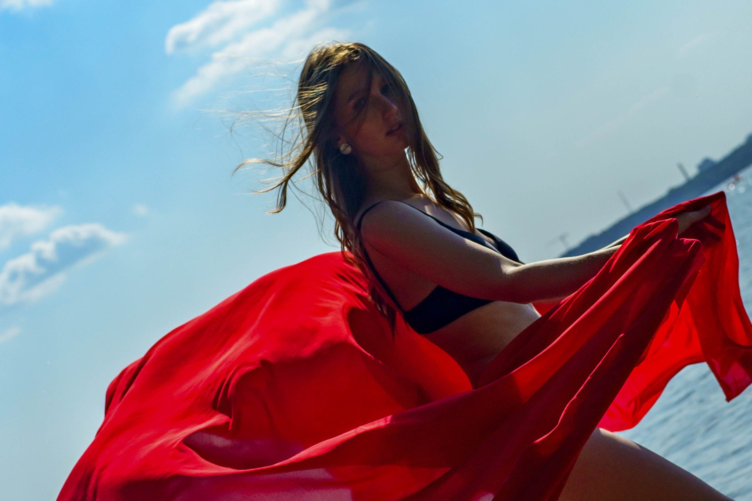 Фотосессия в яркий солнечный день на берегу .Екатеринбург. Автор фотограф: Додров. Ph: dodrov.