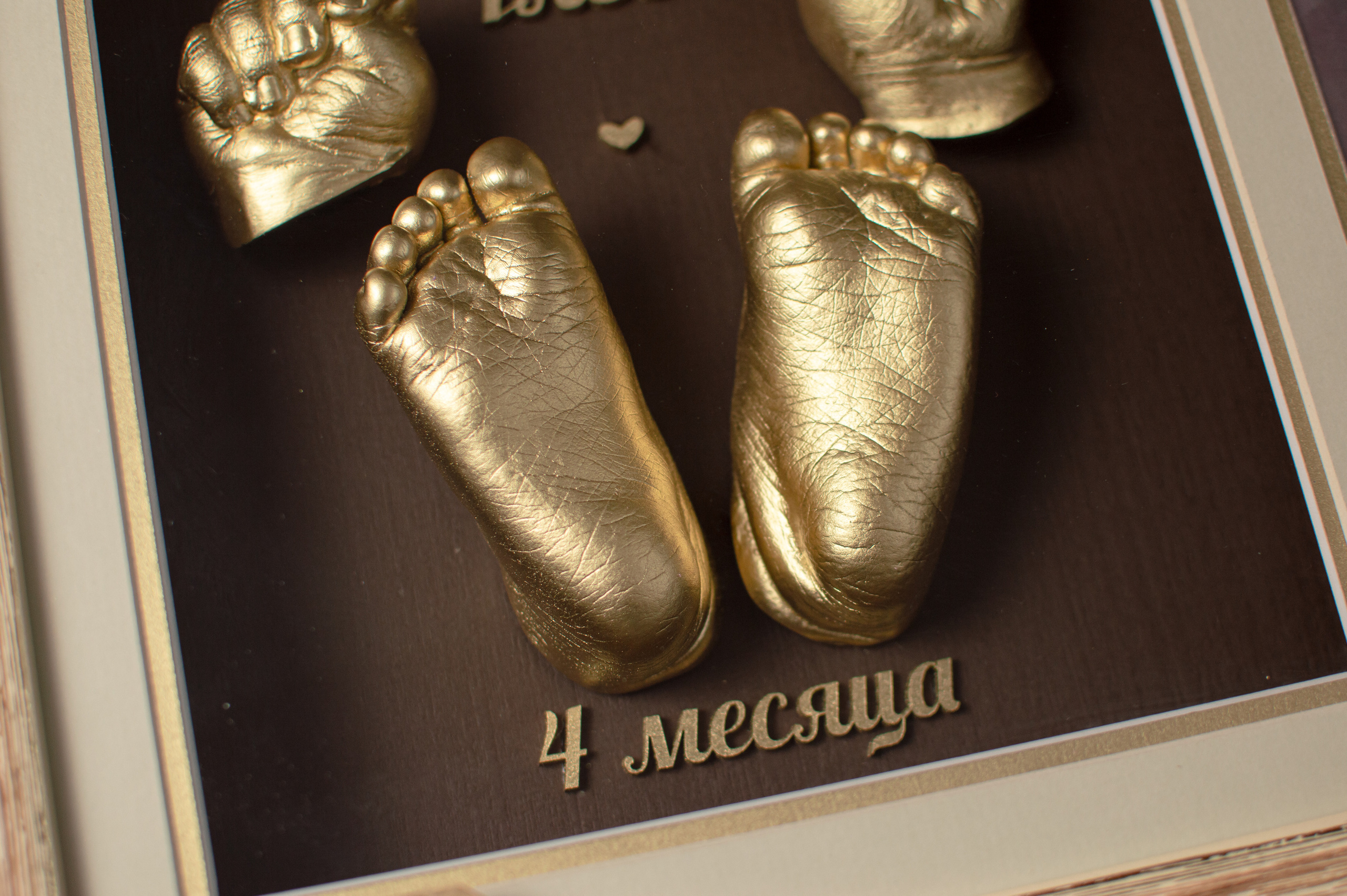 Гипсовый слепок ручки новорожденного в рамке — Нижний Новгород