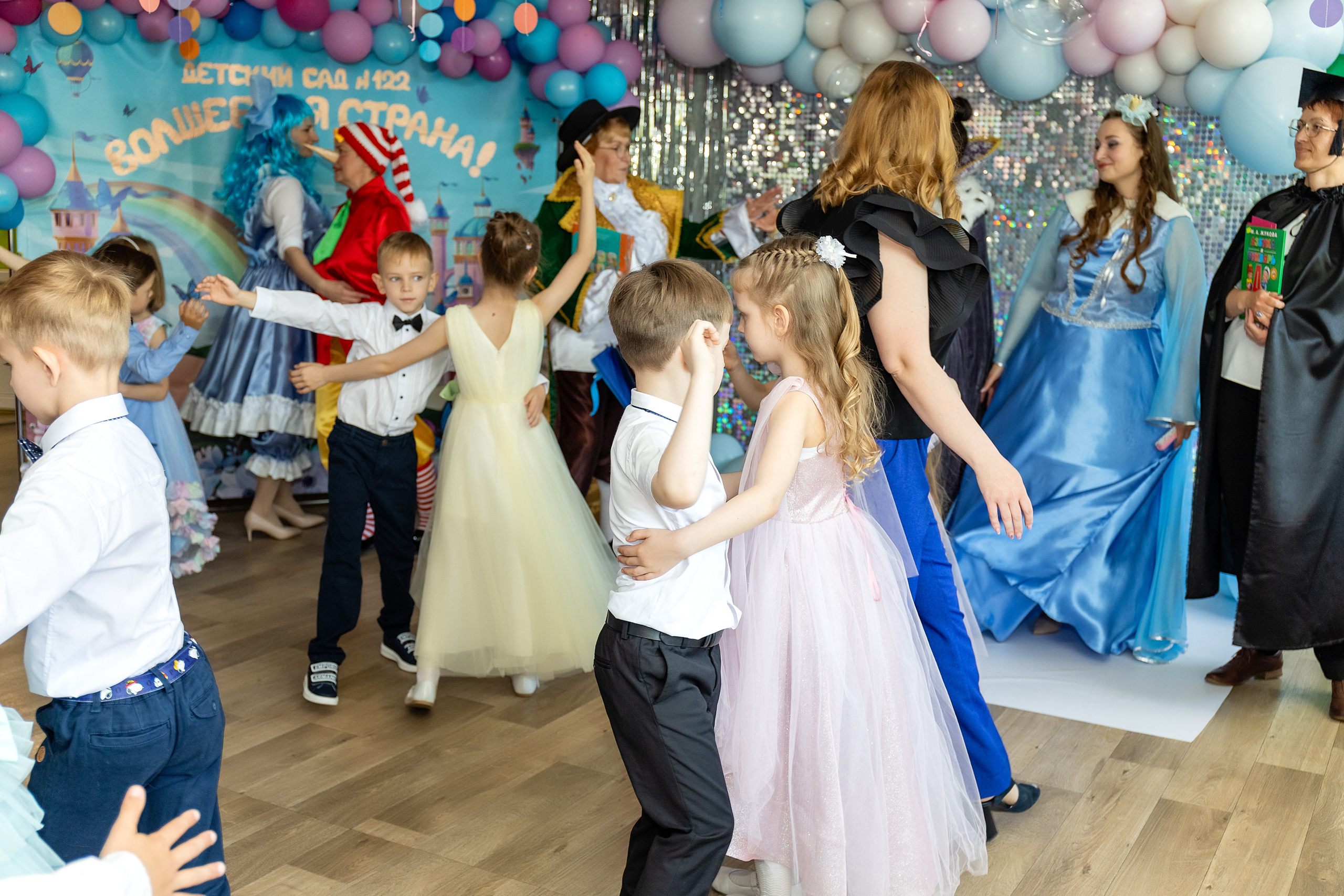 Выпускной. Детский сад 122. Стильный выпускной альбом Владивосток фотограф Вероника Мигачева