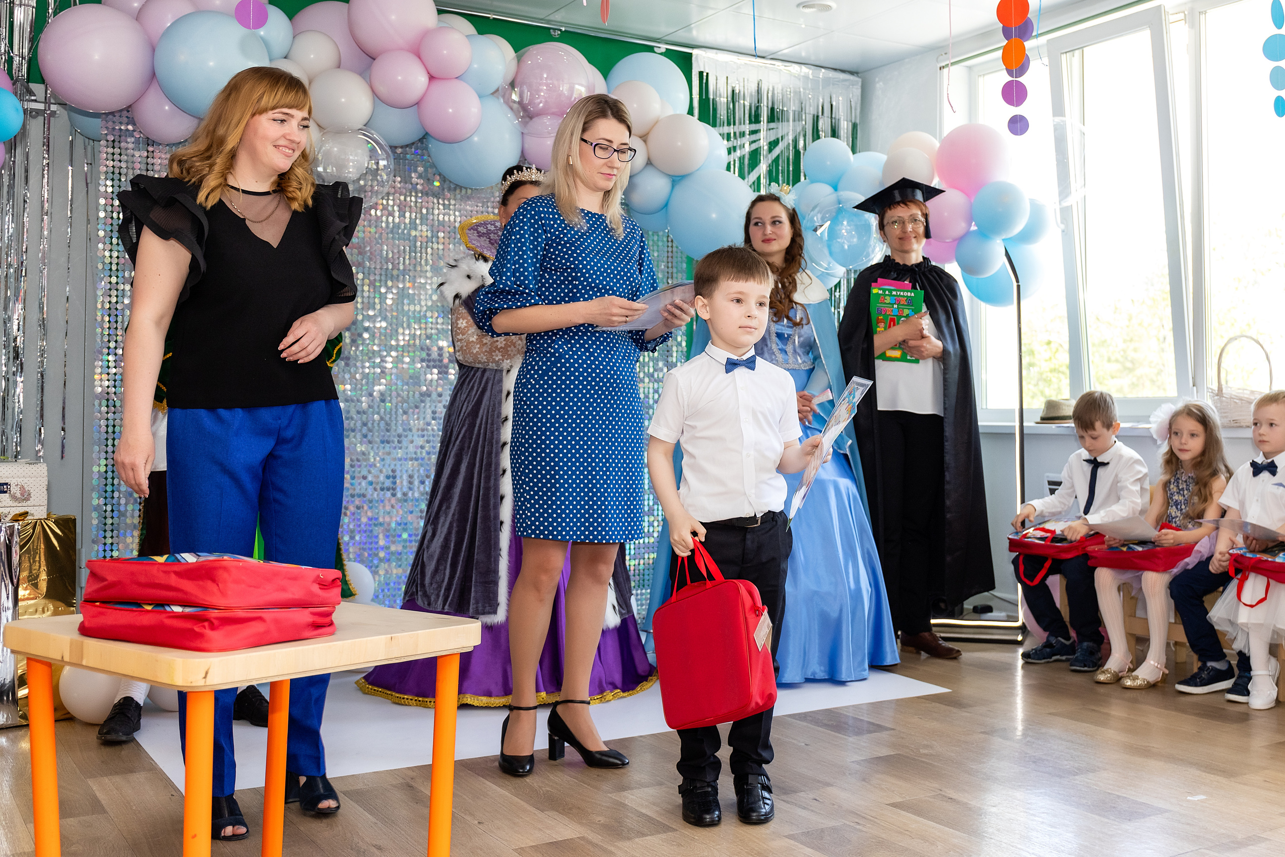 Выпускной. Детский сад 122. Стильный выпускной альбом Владивосток фотограф Вероника Мигачева